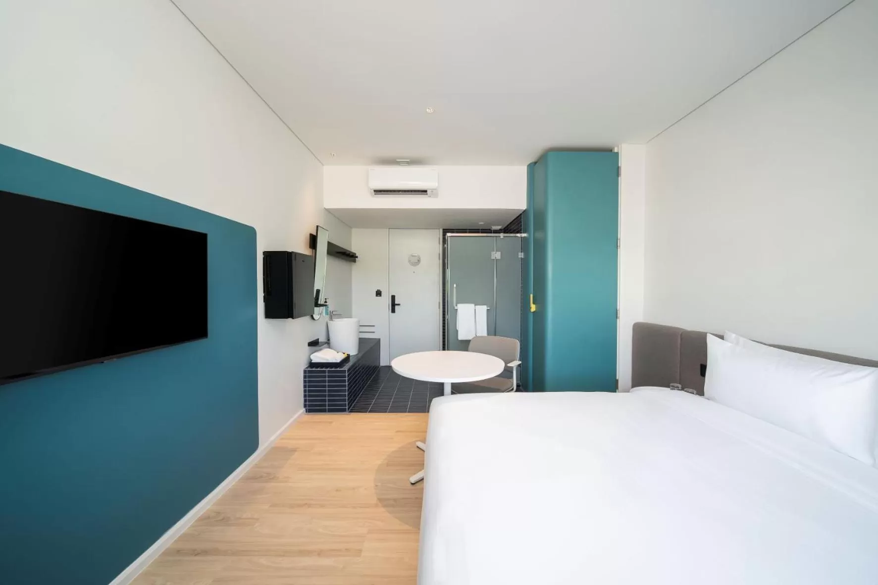 Photo of the whole room, Bed in GO Hotel Bowin at Robinson Lifestyle Bowin