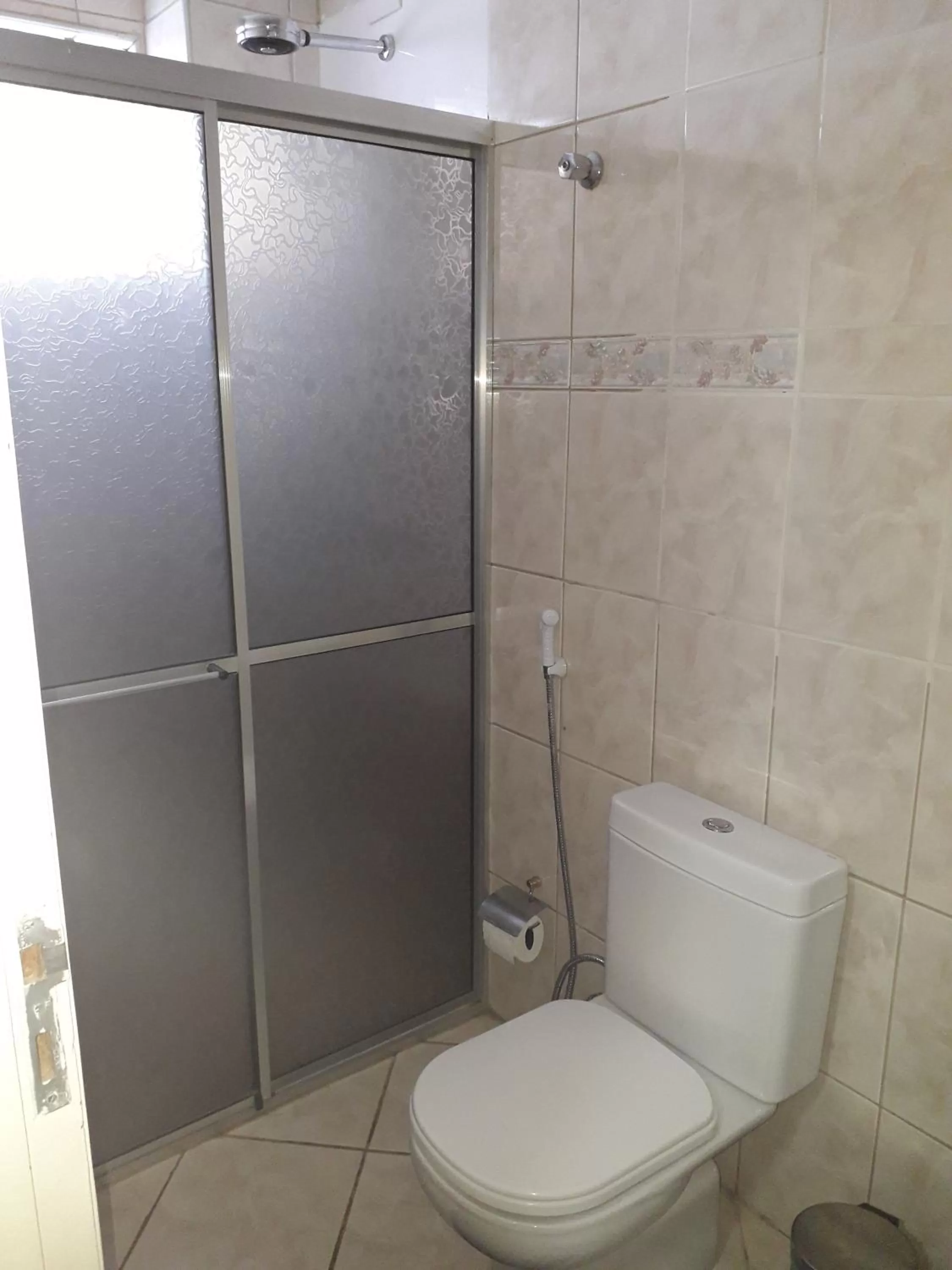 Bathroom in Hotel Athenas e Convenções