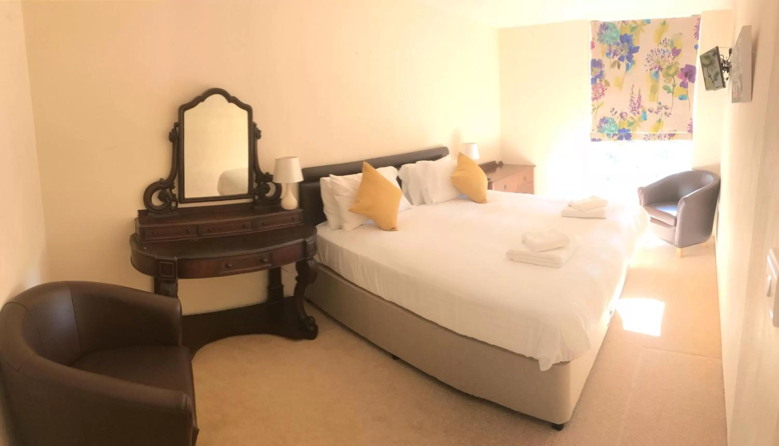 Shower, Bed in The Poltimore Inn