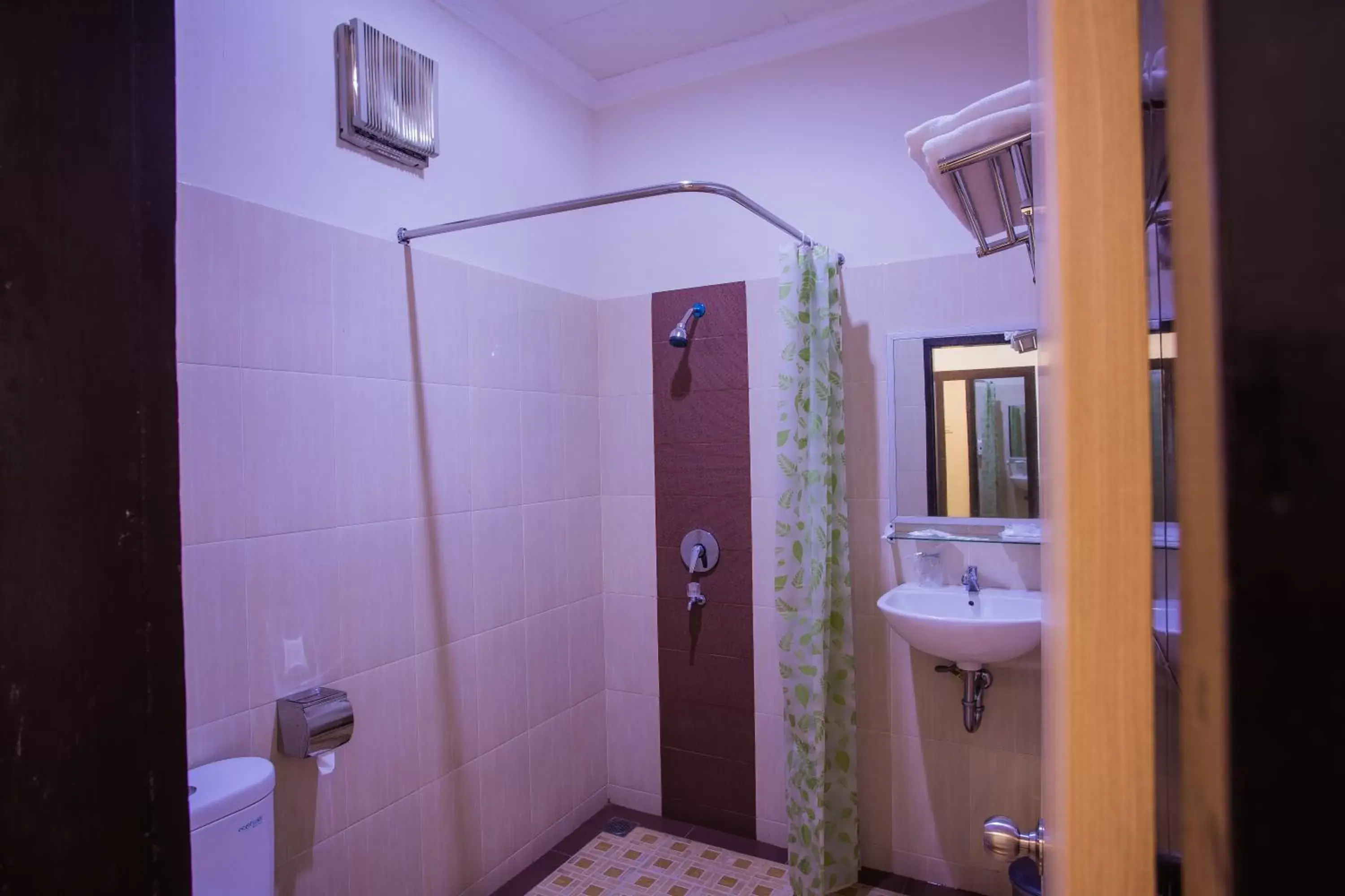 Bathroom in Lombok Garden Hotel