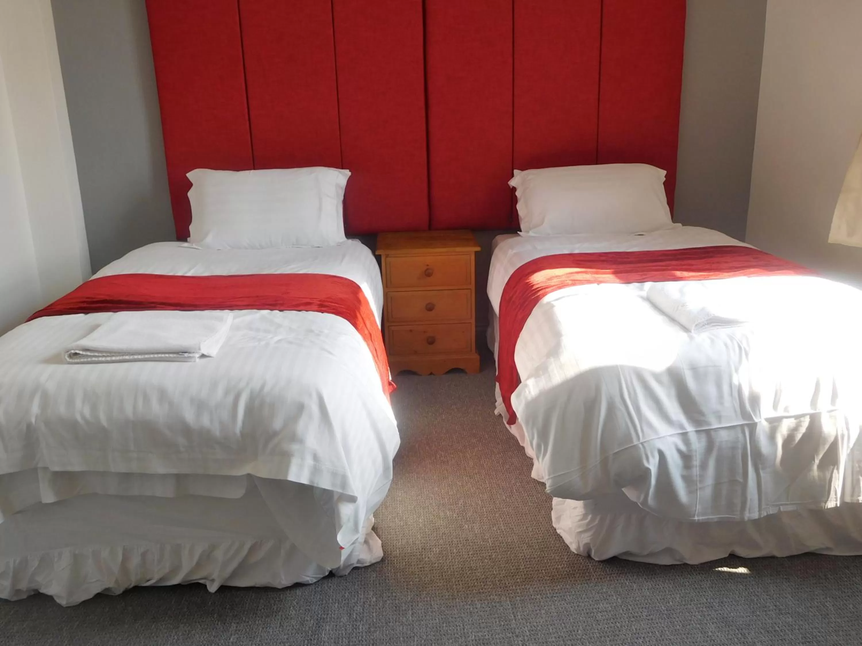 Bedroom, Bed in The Wrens