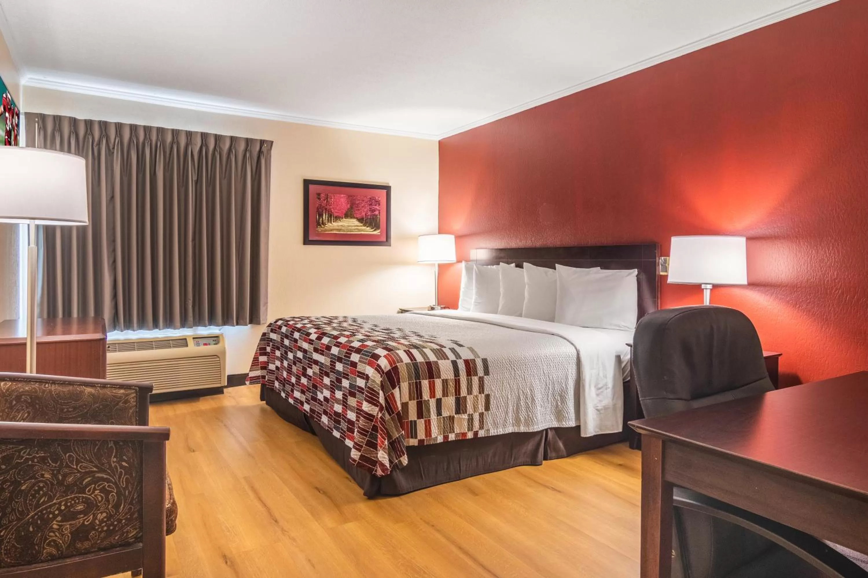 Photo of the whole room, Bed in Red Roof Inn Ashtabula - Austinburg