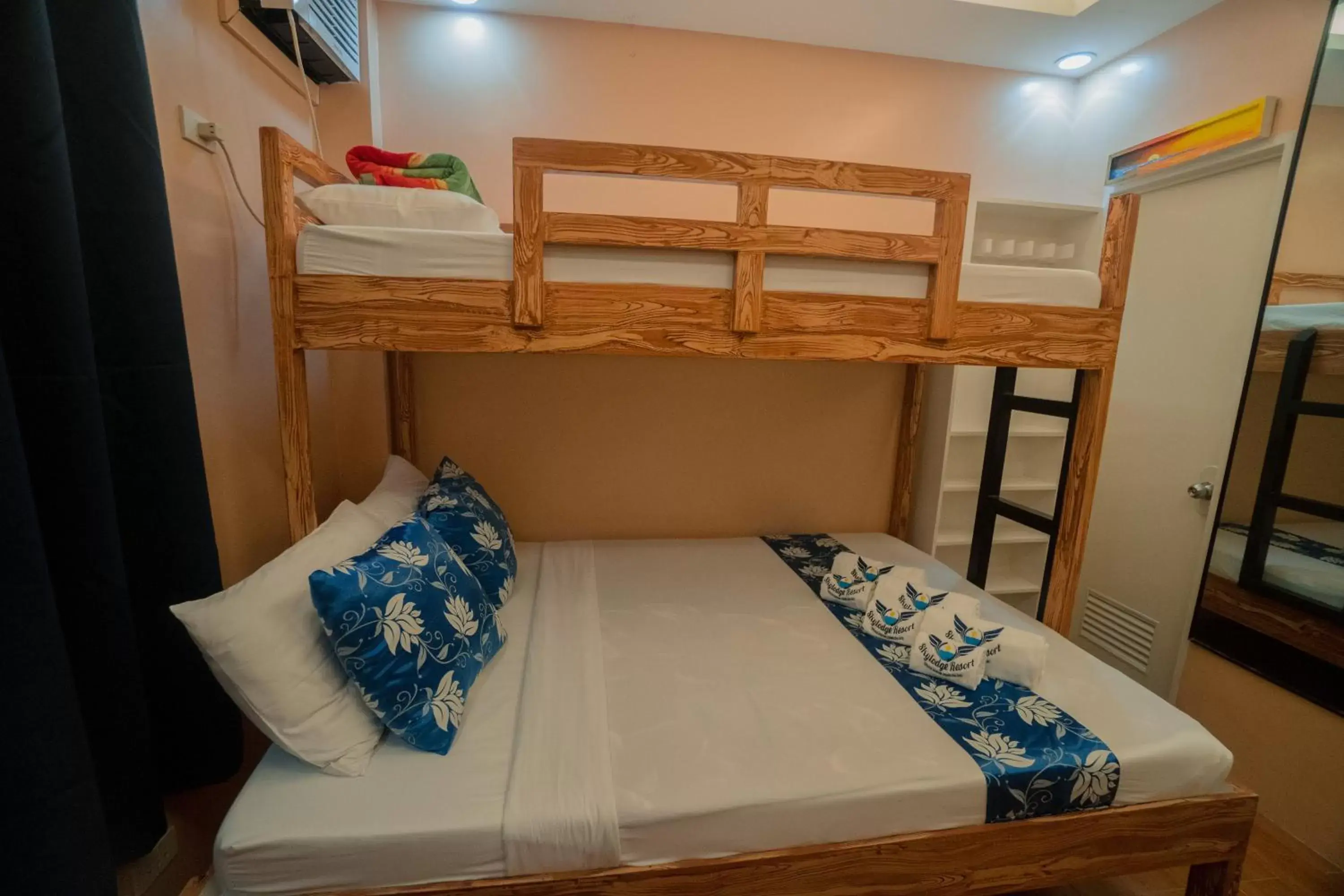 Bunk Bed in Skylodge Resort