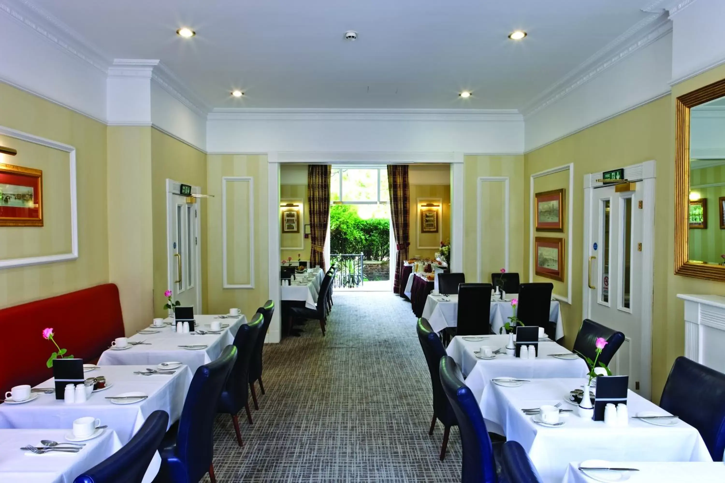 Restaurant/Places to Eat in Grange Clarendon Hotel