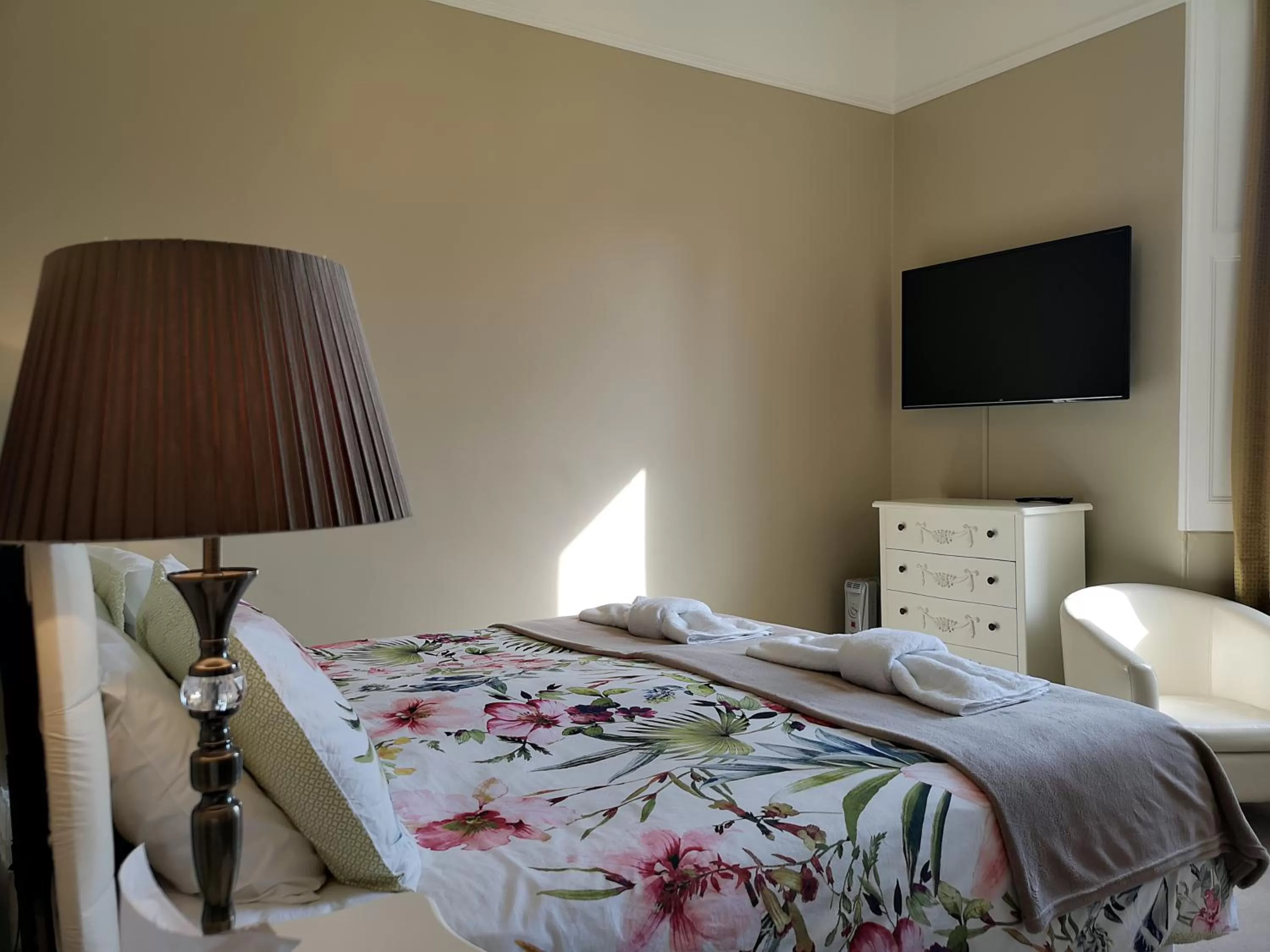 Bed in The Hotel Balmoral - Just for Adults