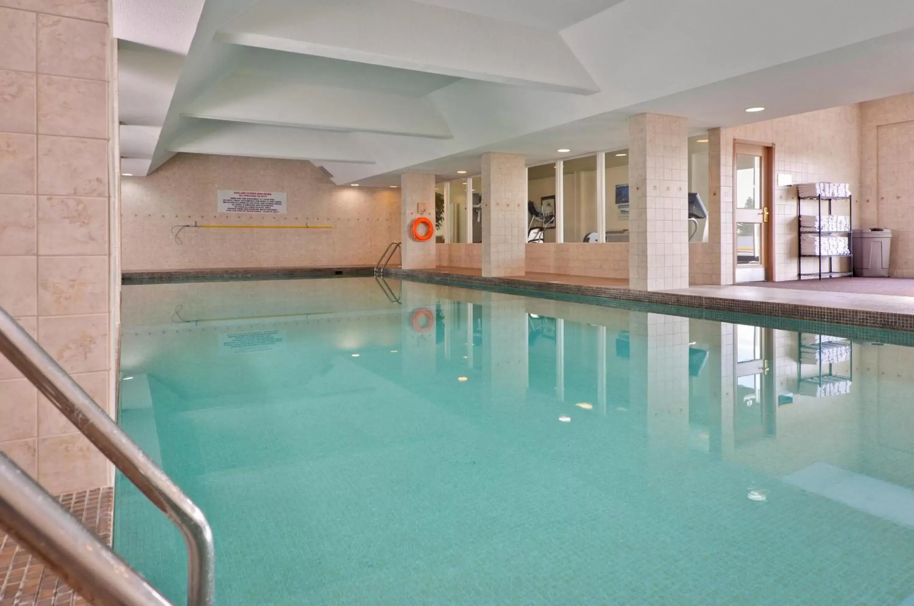 Swimming Pool in Sandman Hotel Lethbridge