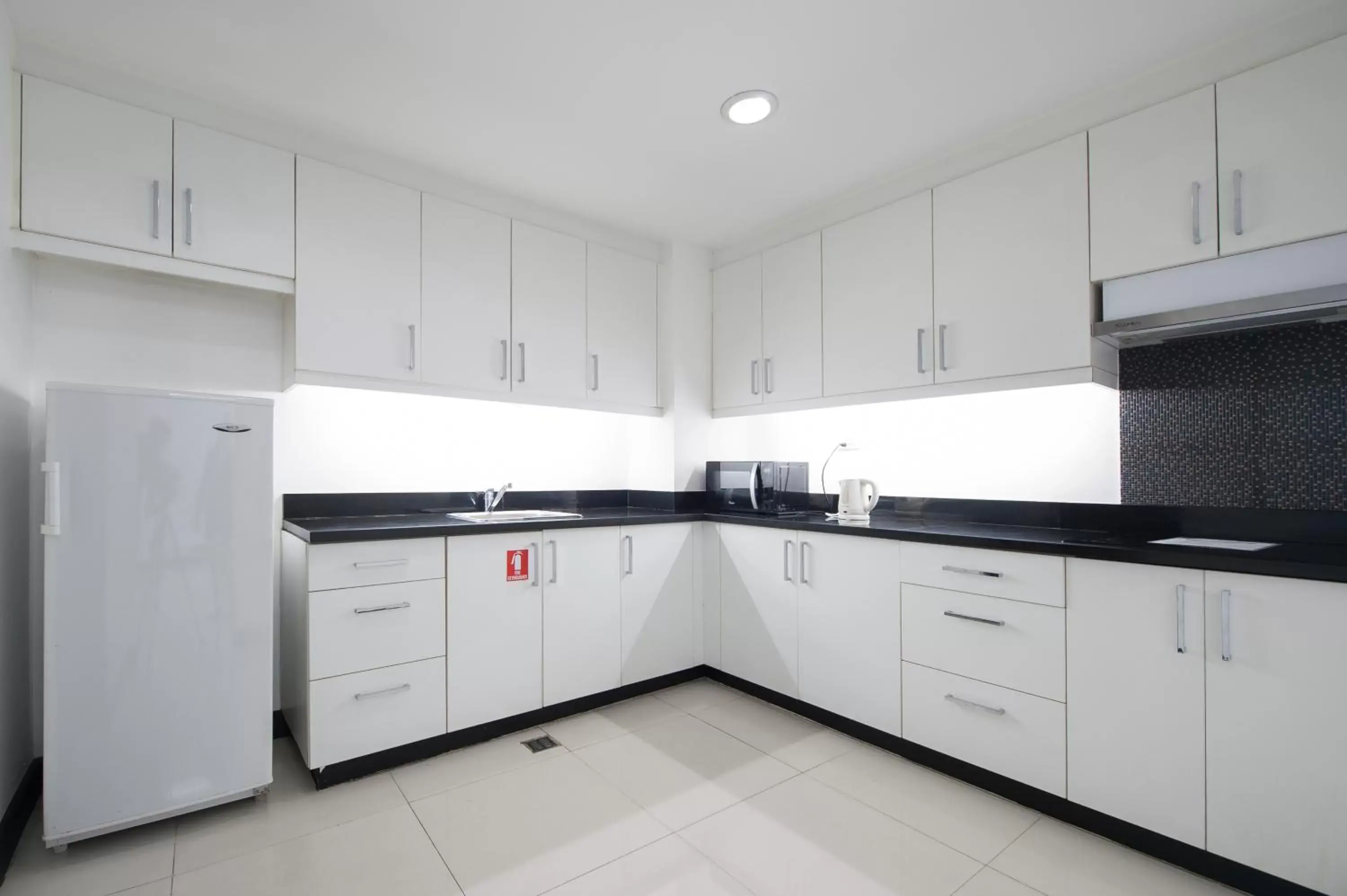 Kitchen or kitchenette, Kitchen/Kitchenette in Y2 Residence Hotel Managed by HII