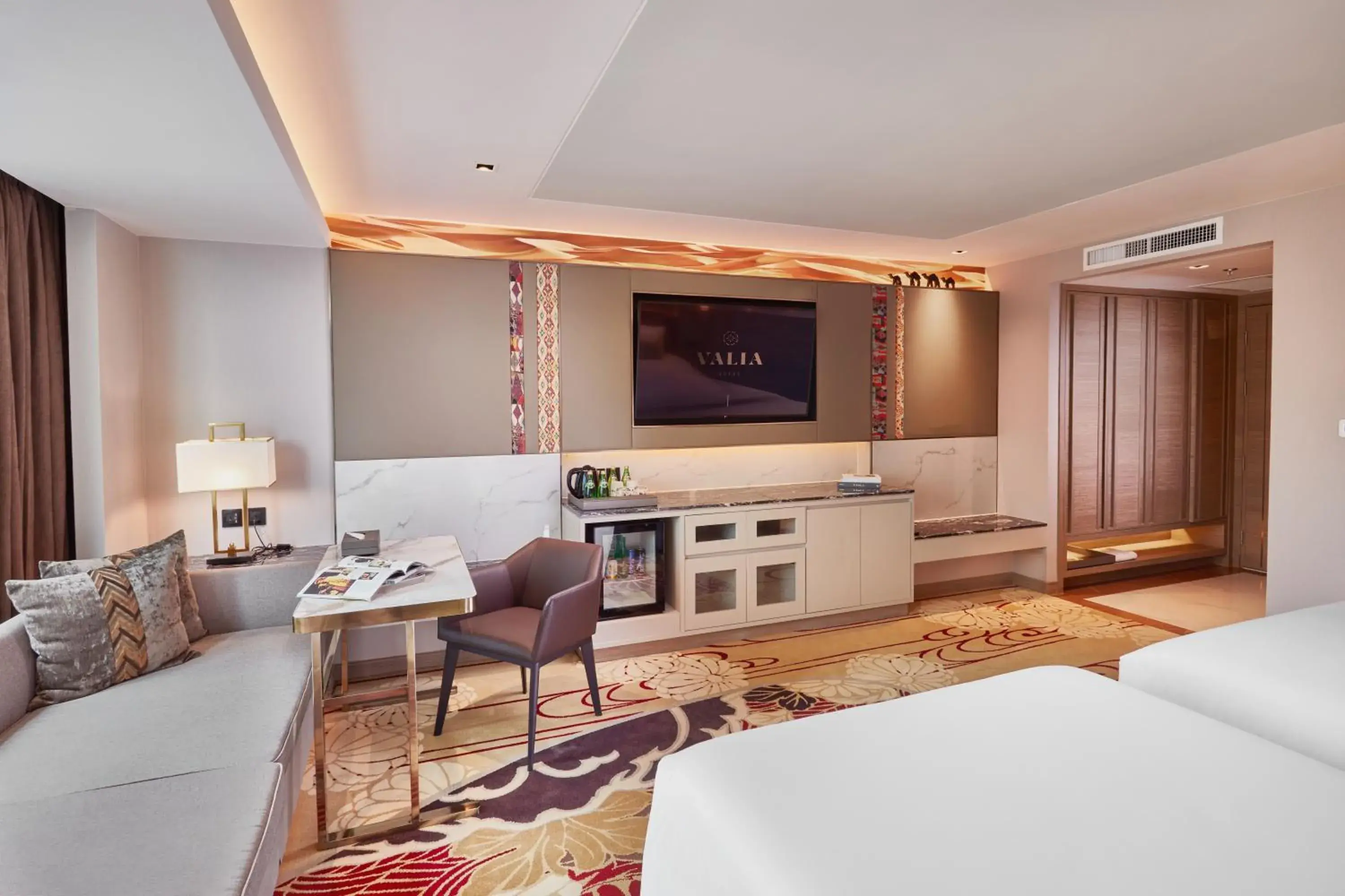 Bedroom, TV/Entertainment Center in Valia Hotel Bangkok
