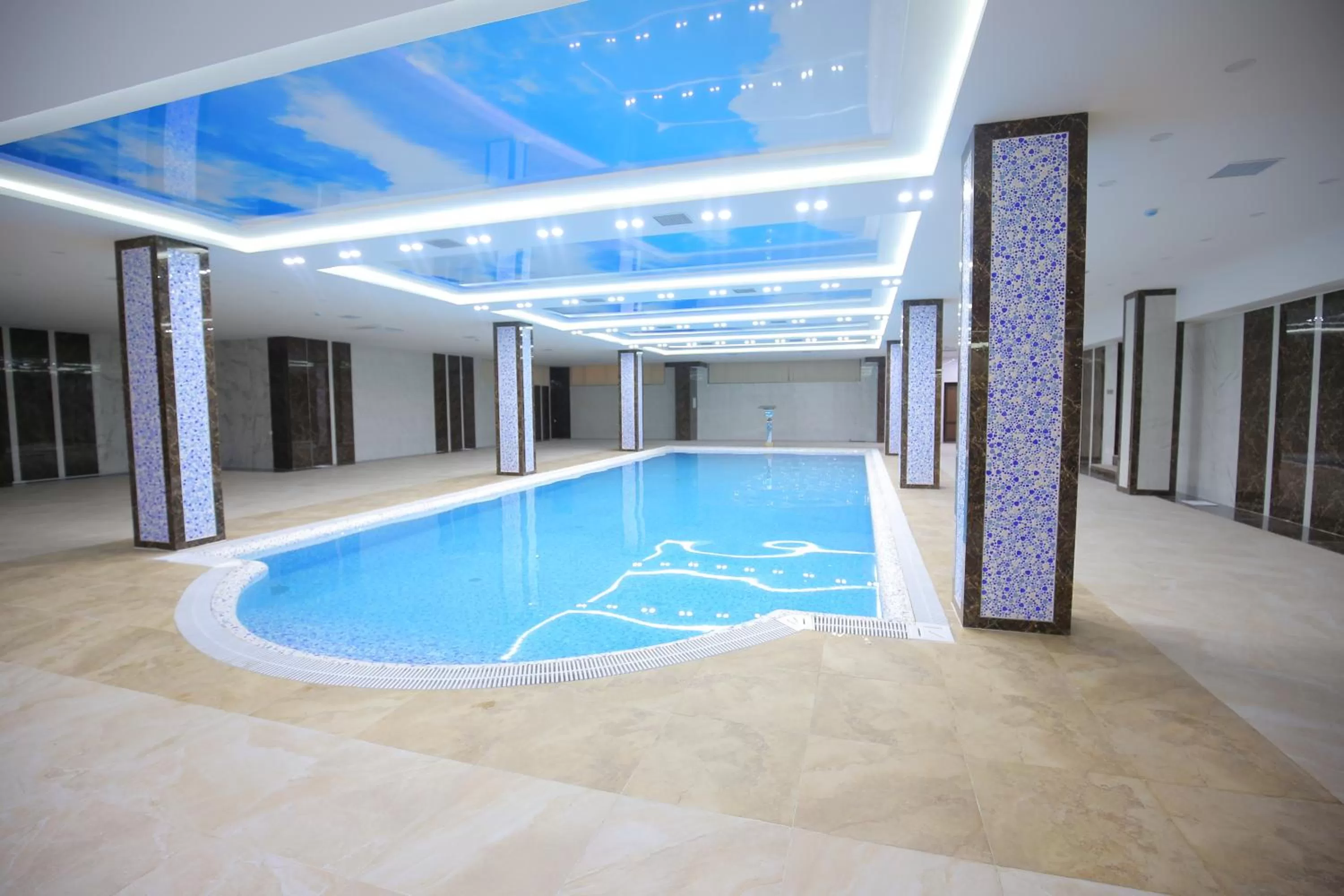 Swimming pool in Sugdiyon Hotel