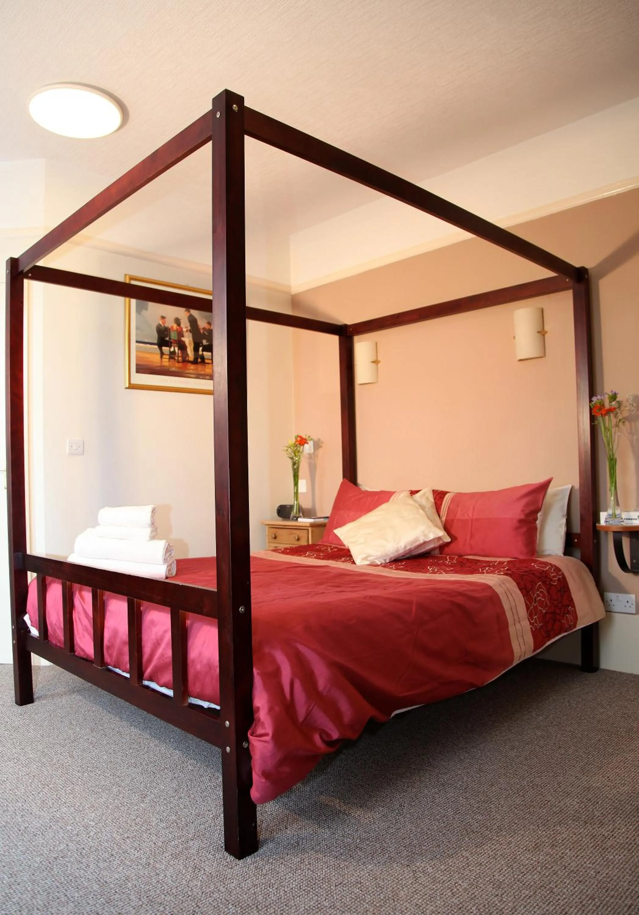 Bed in Deincourt Hotel