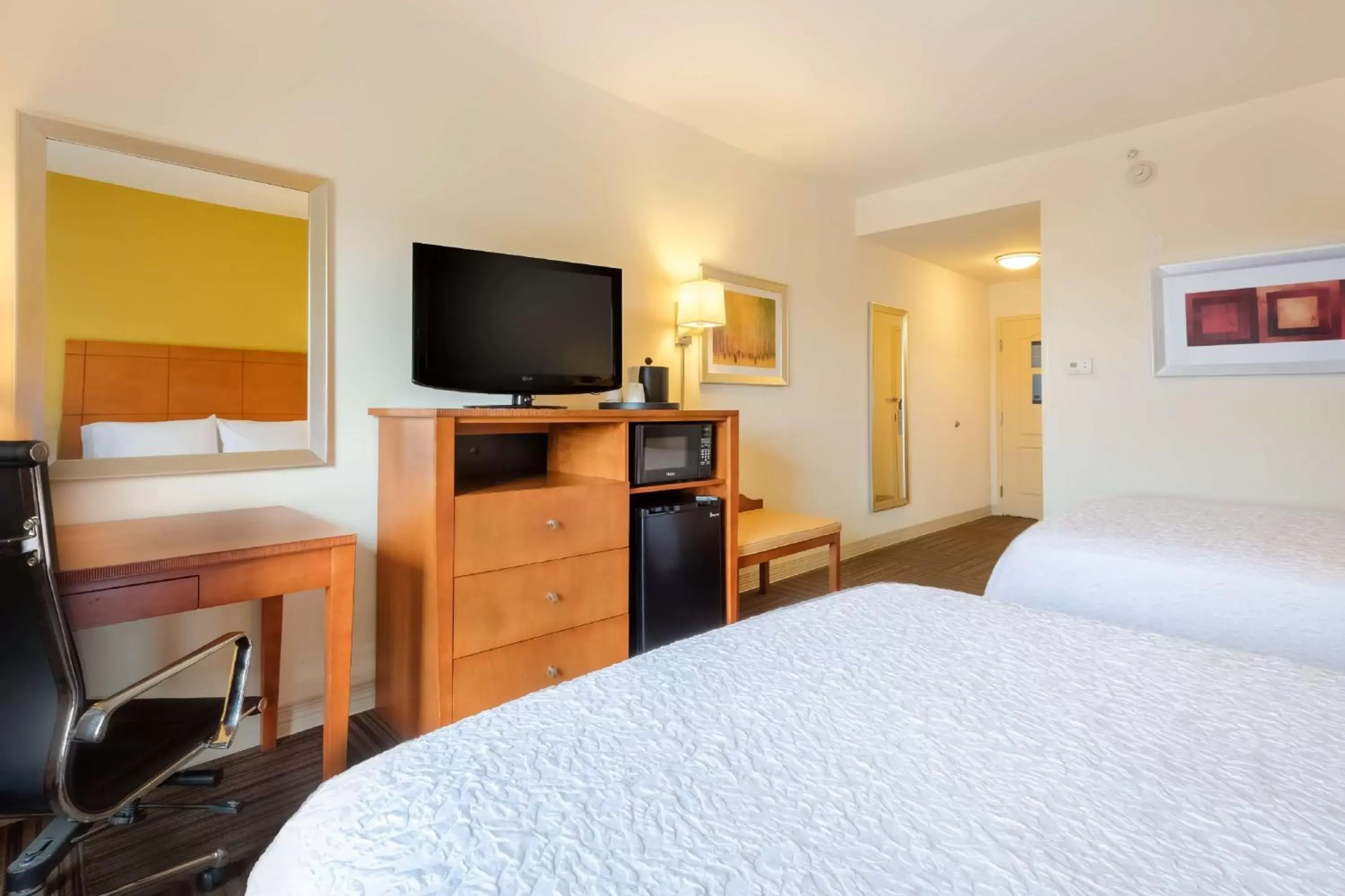 Bedroom, Bed in Hampton Inn Ringgold-Ft. Oglethorpe Bedroom, Bed in Hampton Inn Ringgold-Ft. Oglethorpe
