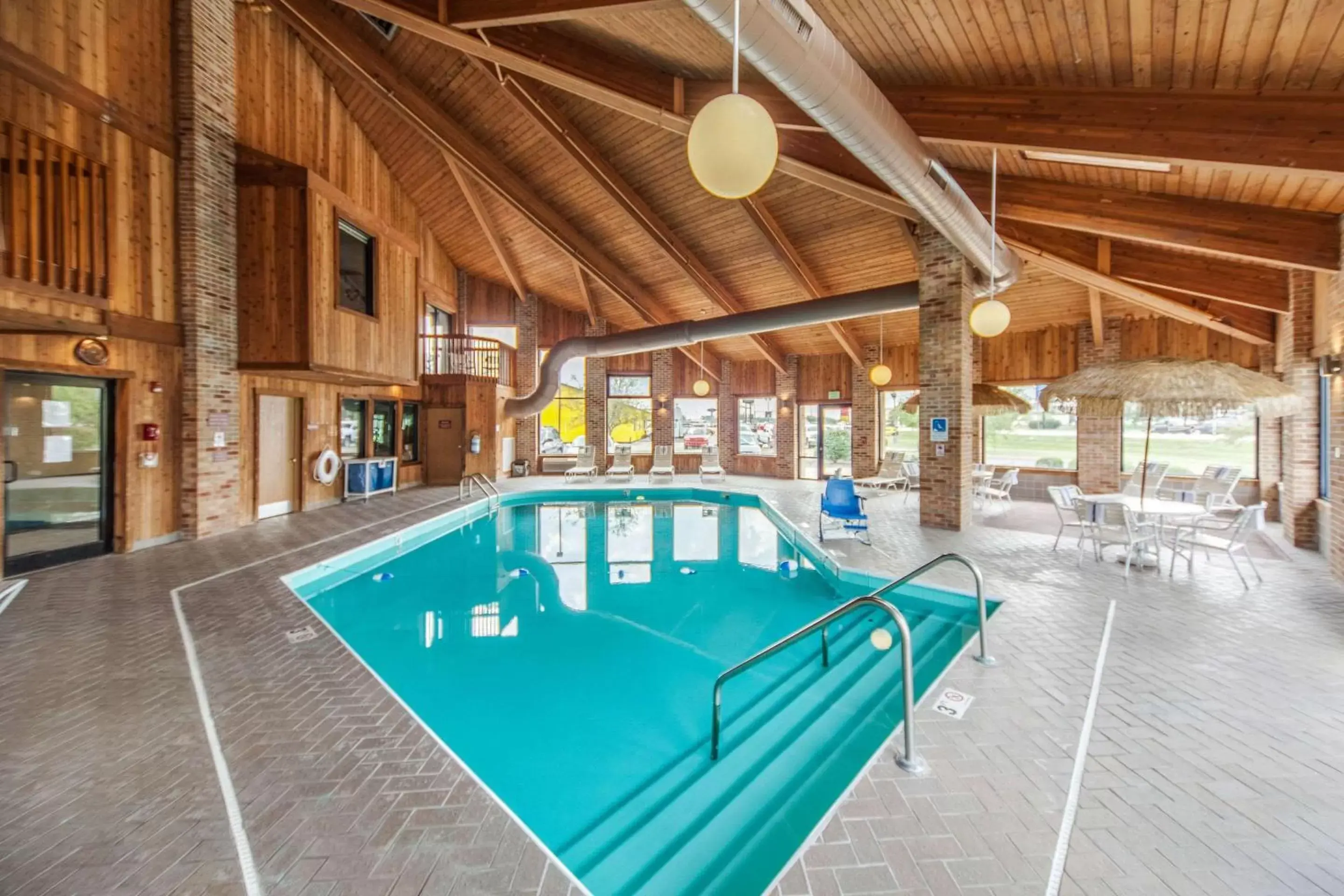 Swimming Pool in Quality Inn Decatur near US-224