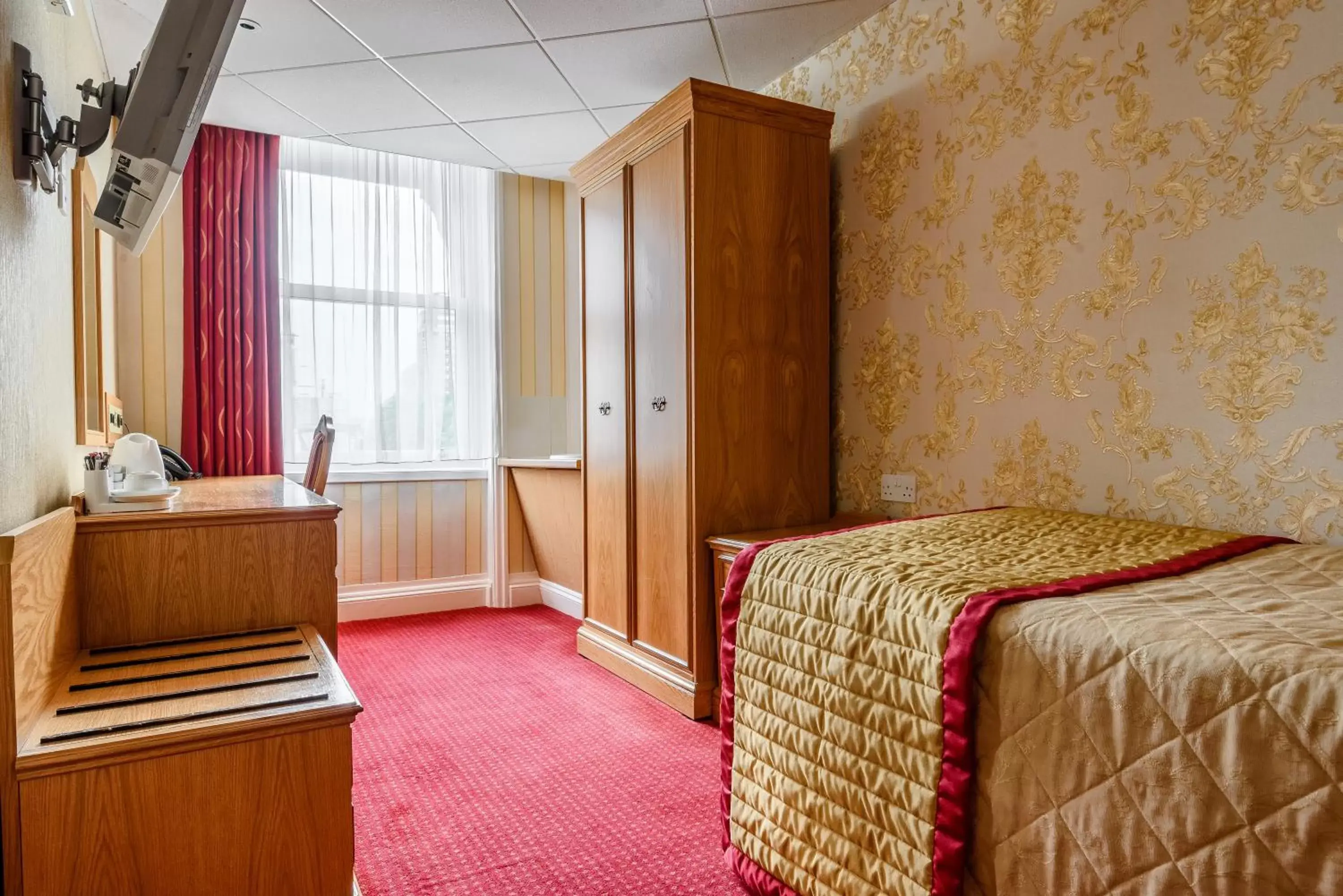 Economy Single Room with Shared Bathroom in The Montana Hotel Economy Single Room with Shared Bathroom in The Montana Hotel