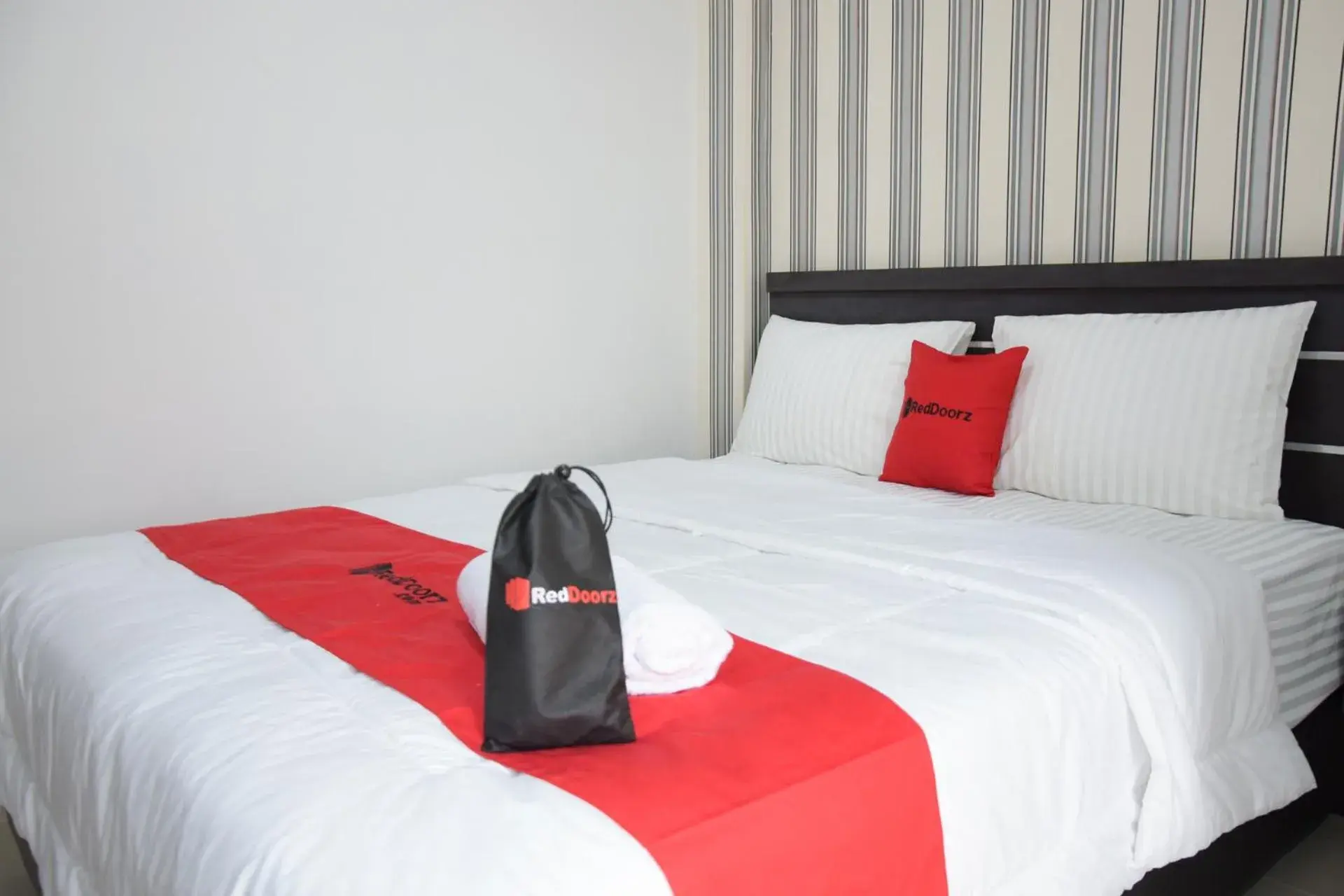 Bed in RedDoorz near UIN Sumatera Utara Medan Bed in RedDoorz near UIN Sumatera Utara Medan