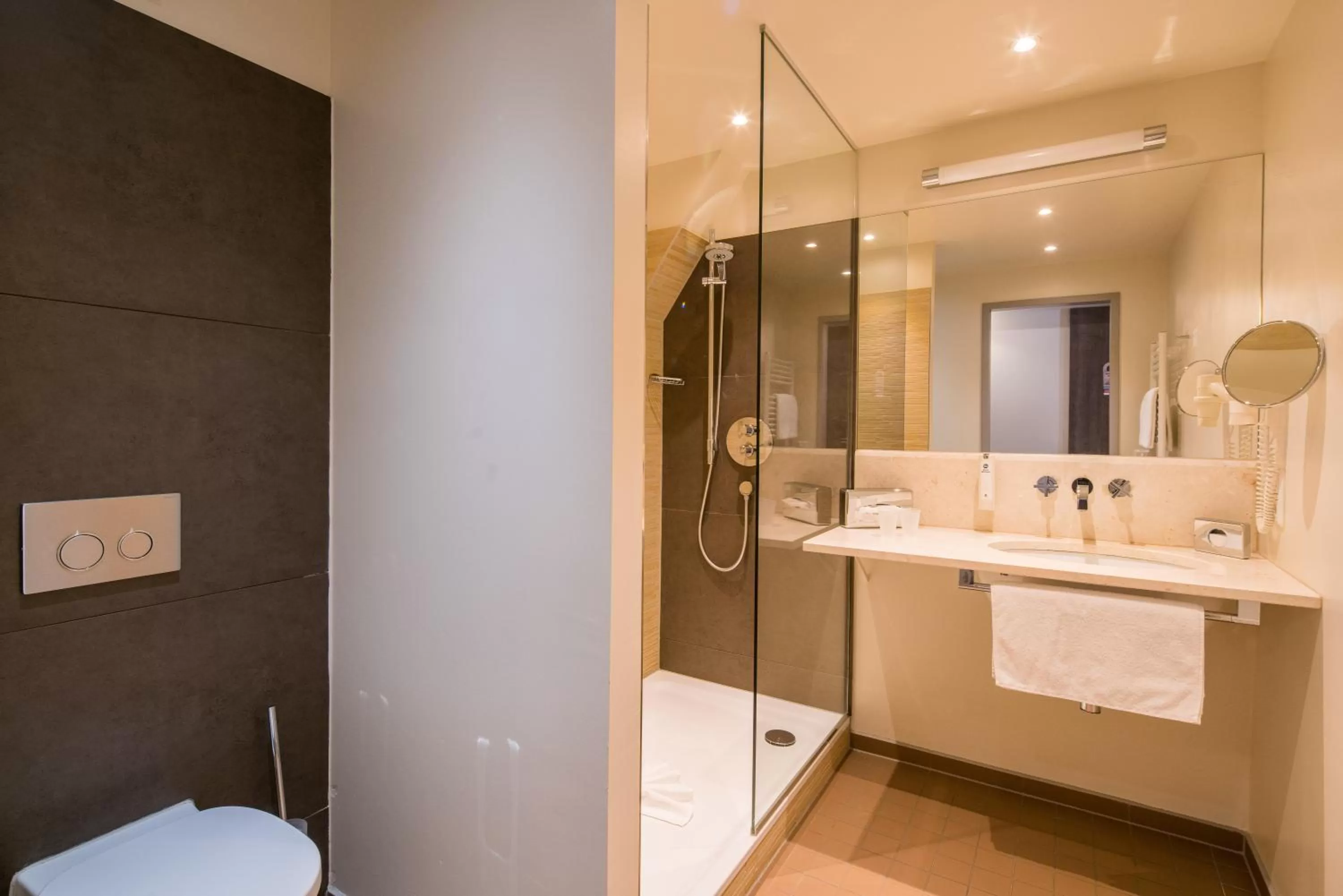 Shower in Best Western Hotel Schlossmühle Quedlinburg