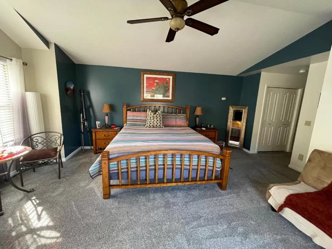 Bed in Harvest House Bed and Breakfast