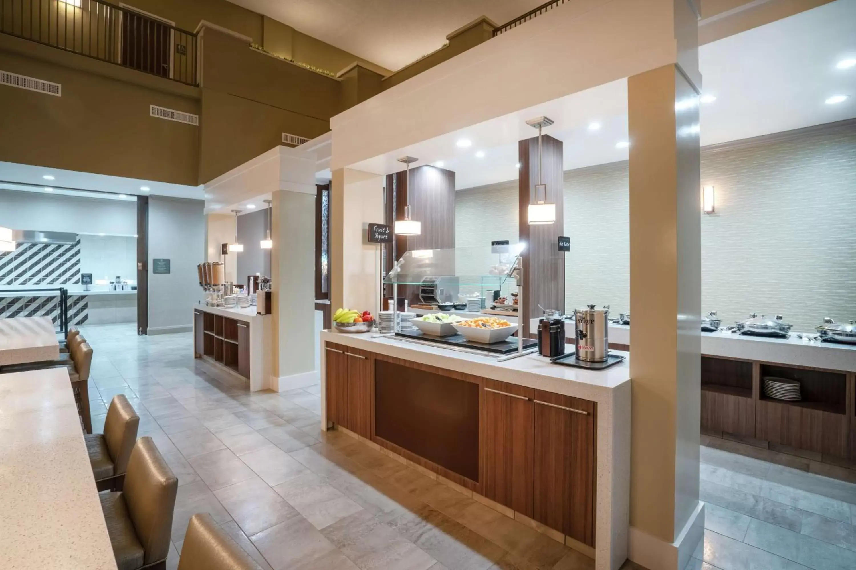 Restaurant/places to eat, Kitchen/Kitchenette in Embassy Suites Nashville - at Vanderbilt