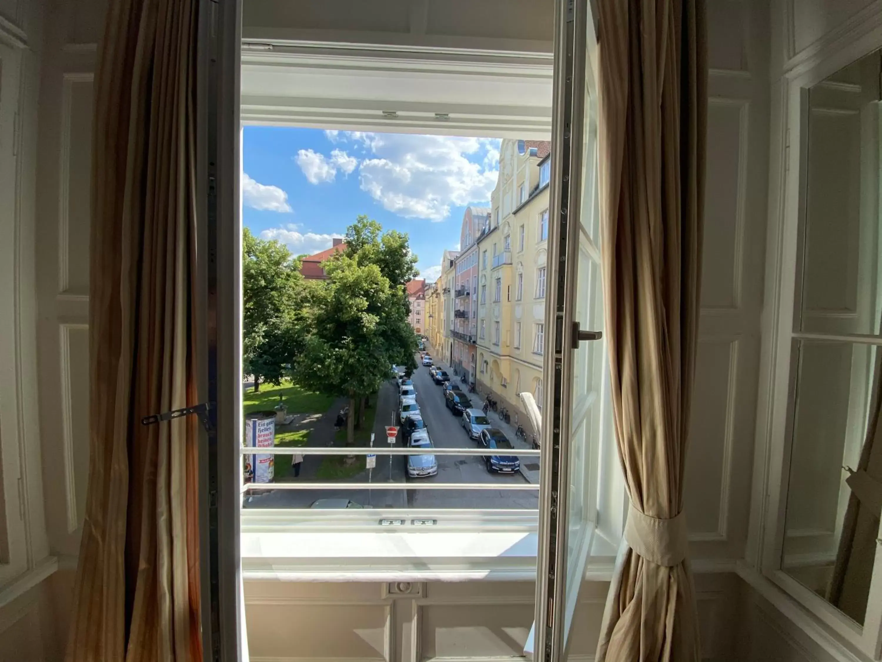 Street view in Das Nikolai Hotel