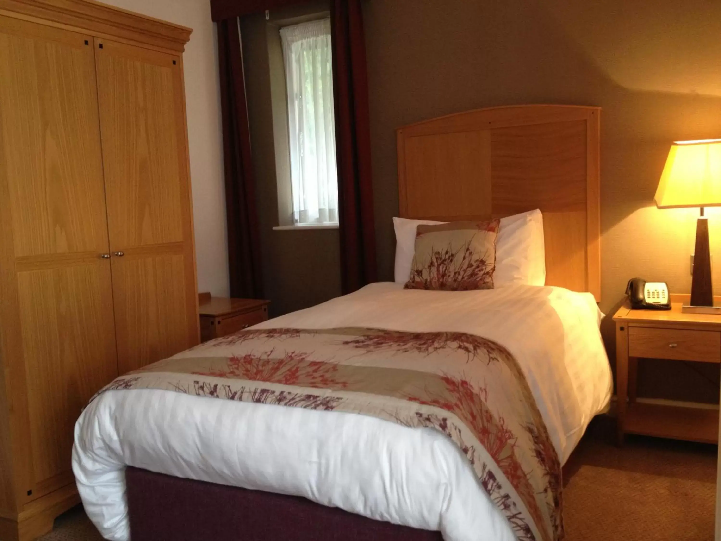 Bed in Blaby Westfield House Hotel