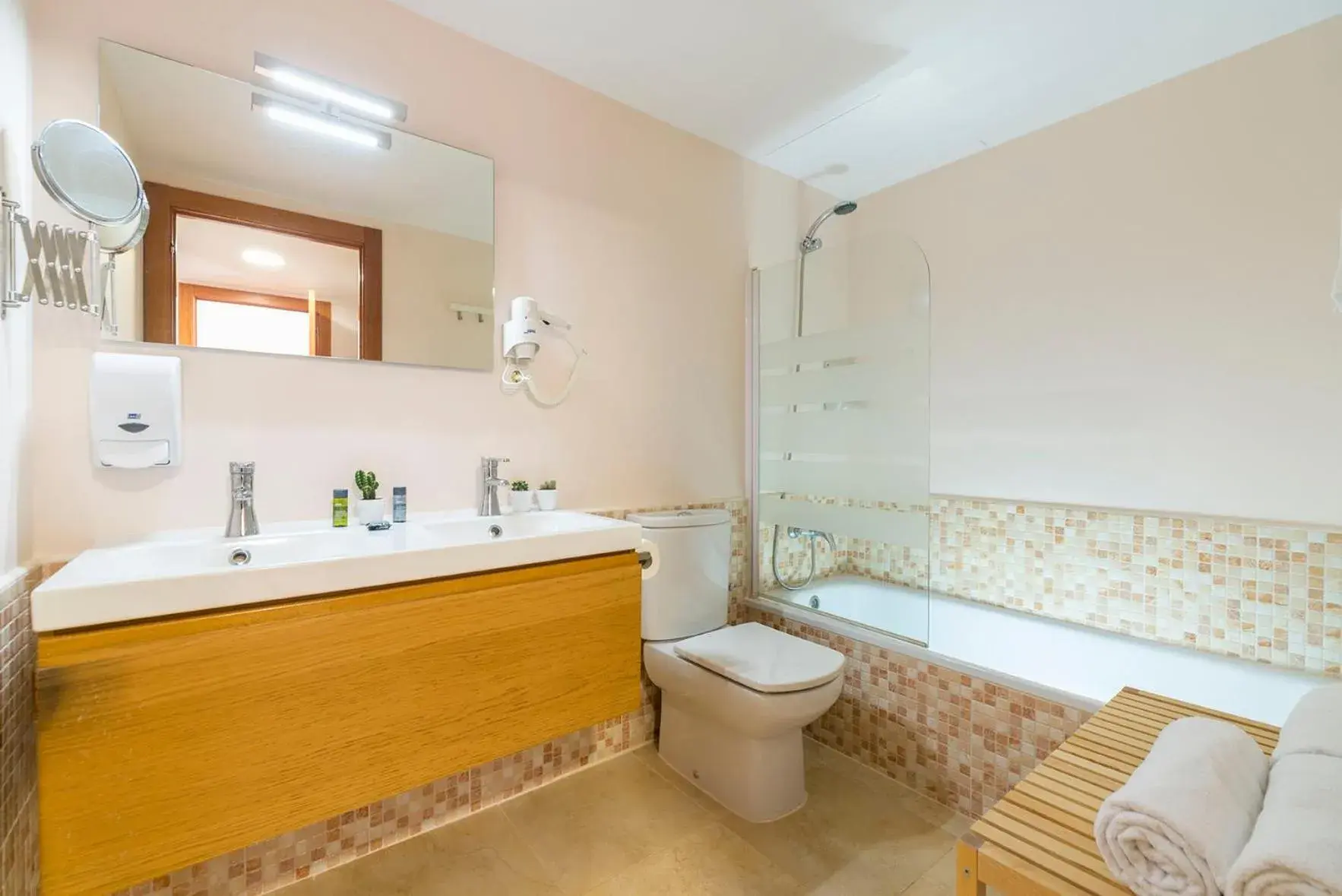 Bathroom in Apartaments Els Llorers
