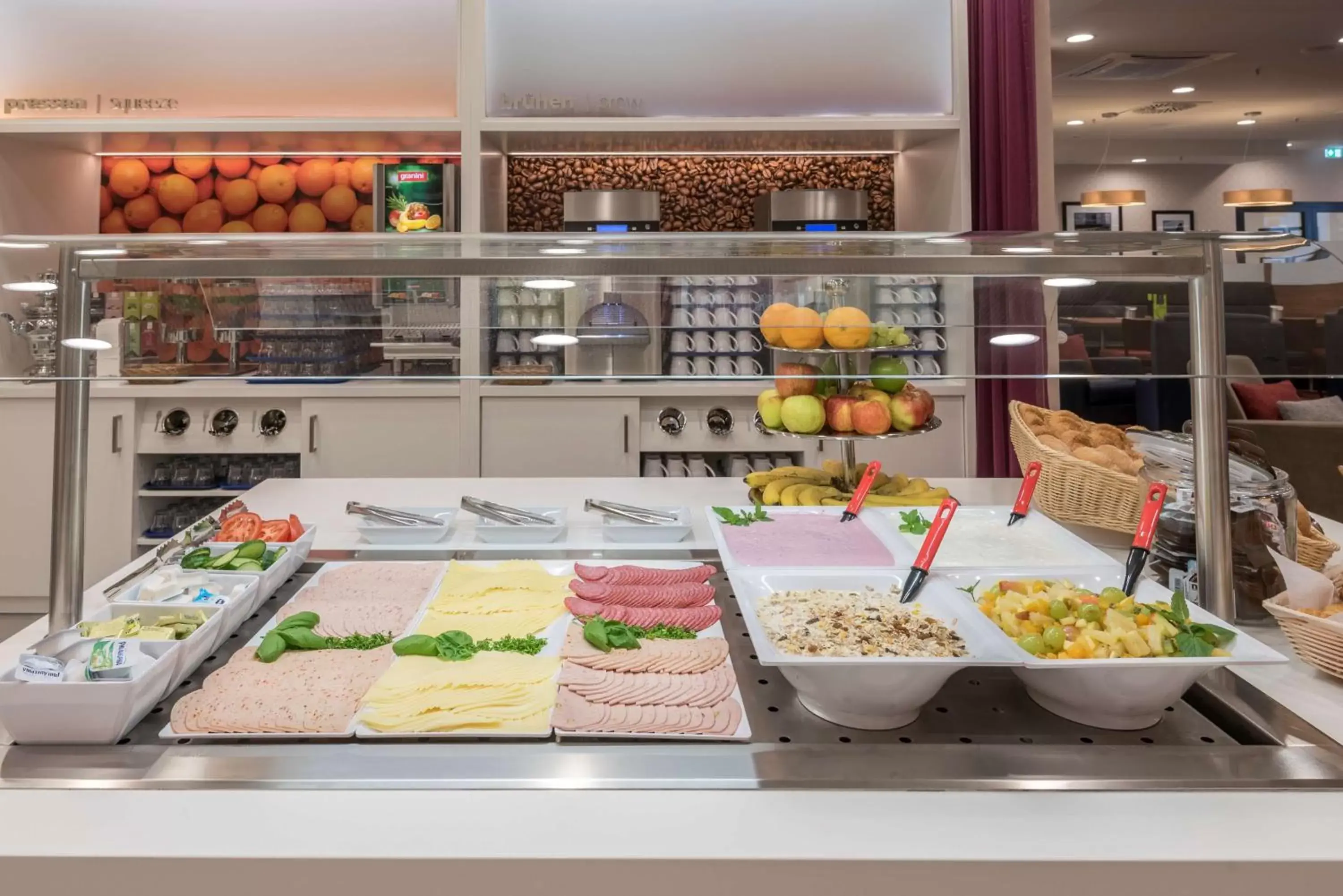 Dining area, Food in Hampton By Hilton Hamburg City Centre