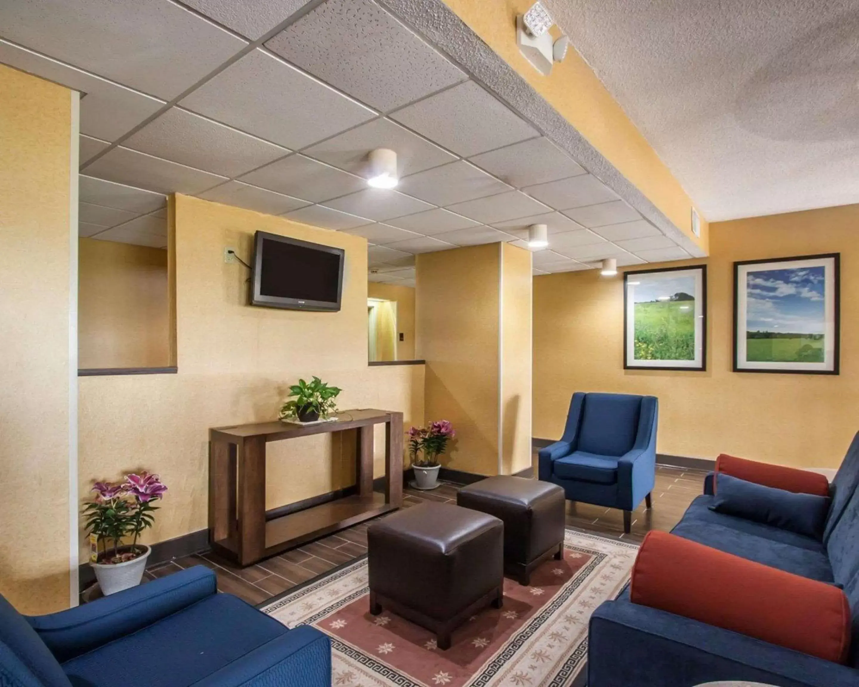 Lobby or reception, Seating Area in Quality Inn Hayti North