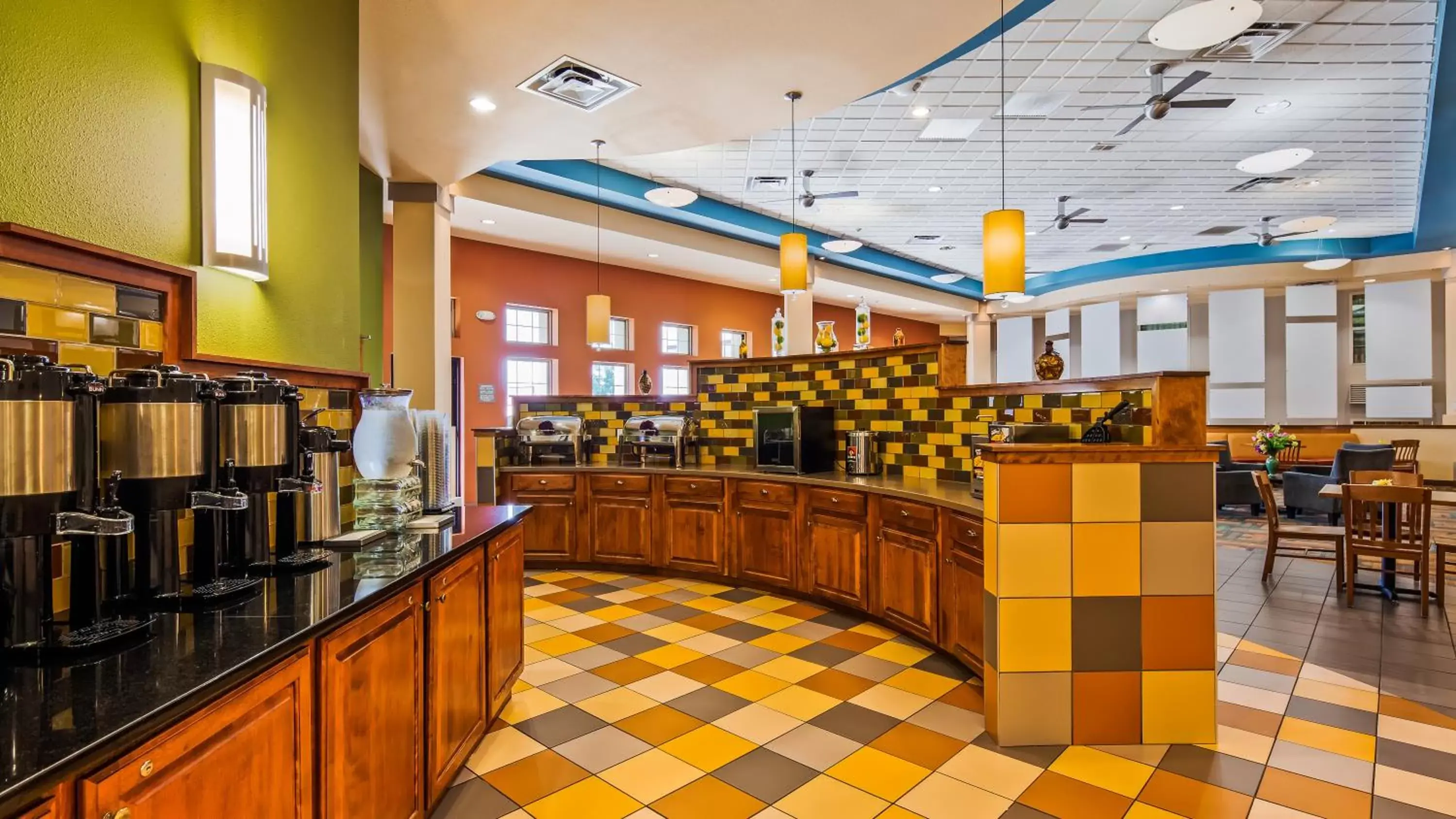 Buffet breakfast, Restaurant/Places to Eat in Best Western Plus Loveland Inn