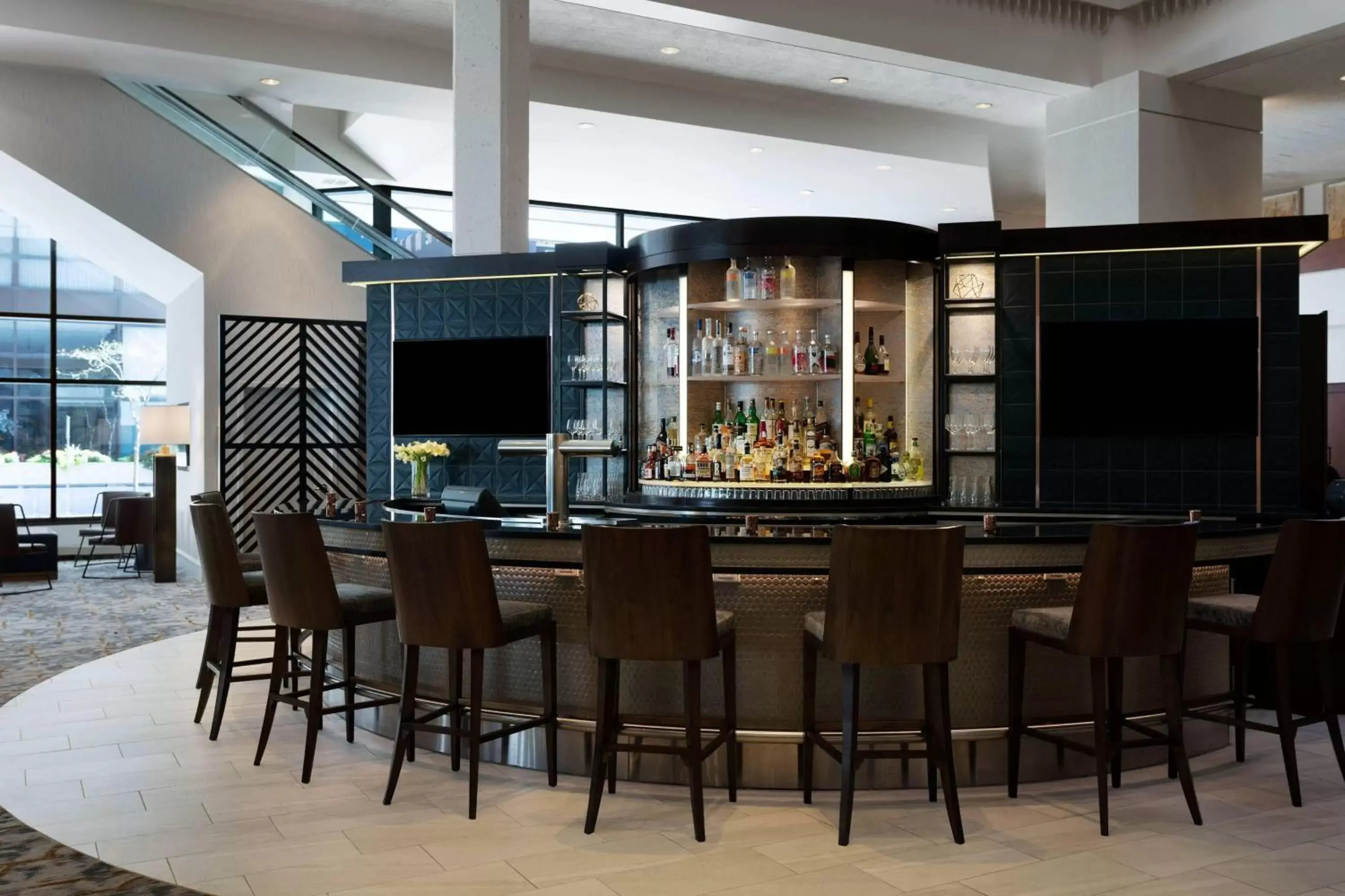 Restaurant/places to eat, Lounge/Bar in Des Moines Marriott Downtown