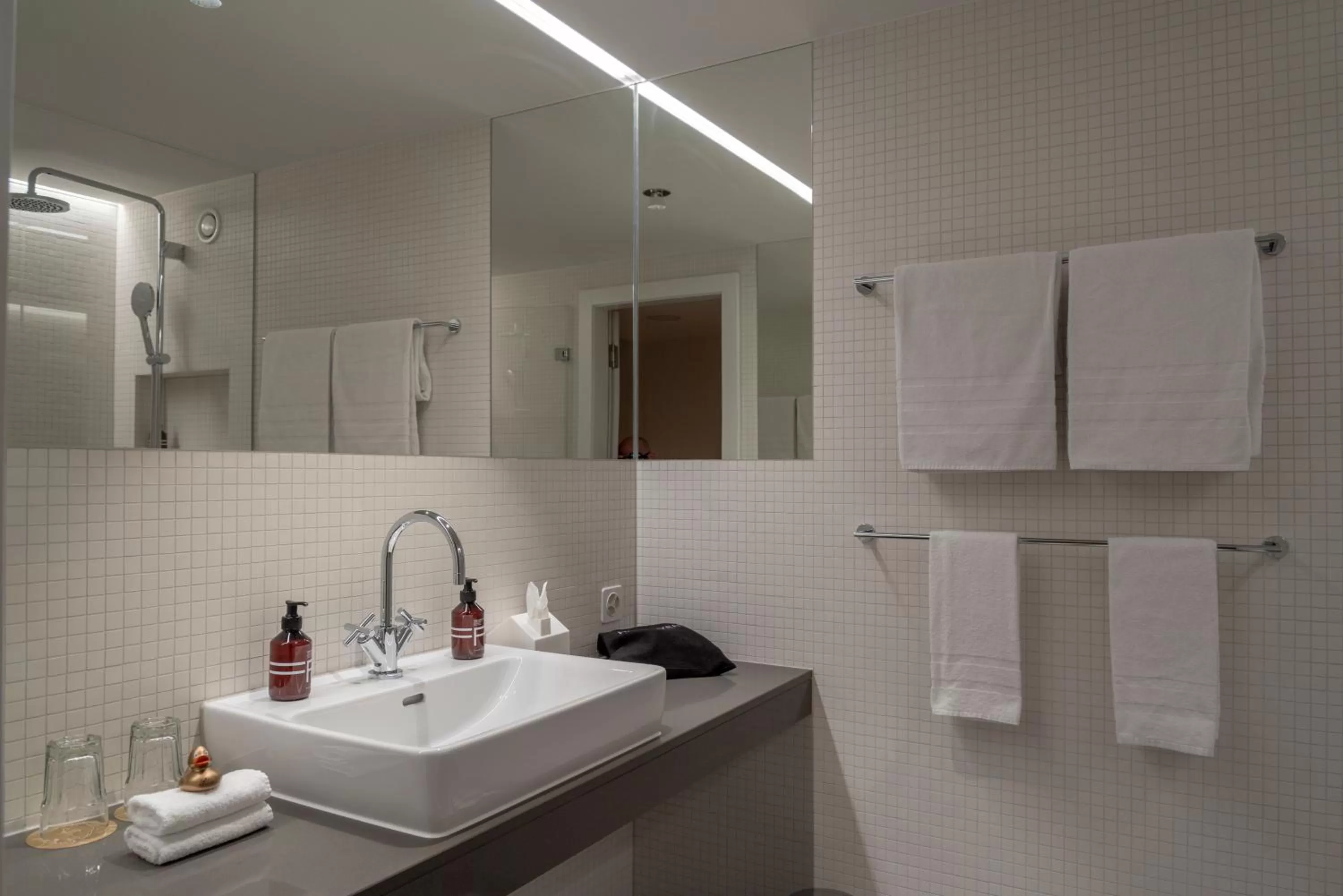 Bathroom in CASPAR Swiss Quality Hotel