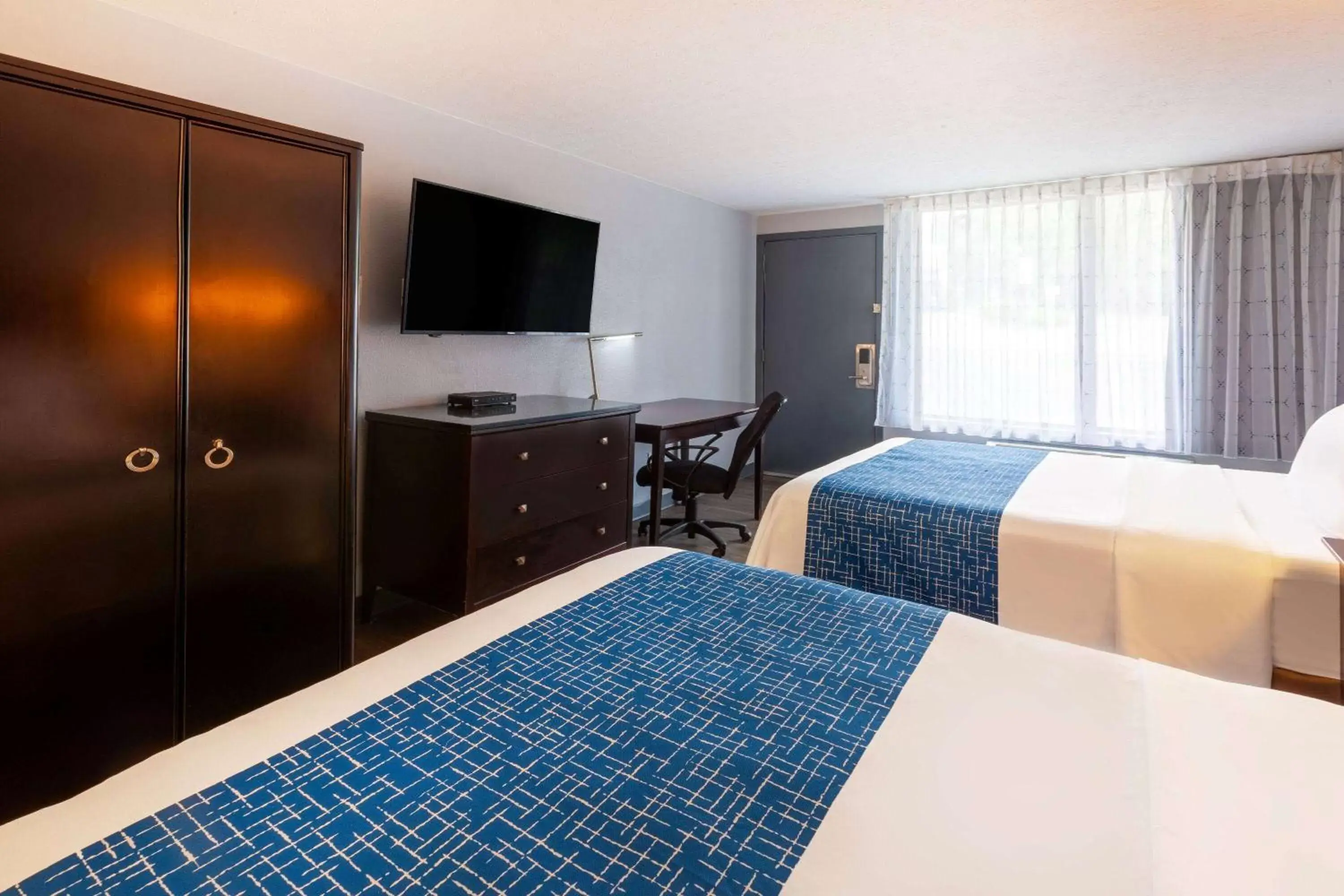 Photo of the whole room, Bed in Travelodge by Wyndham Charles Town - Harpers Ferry