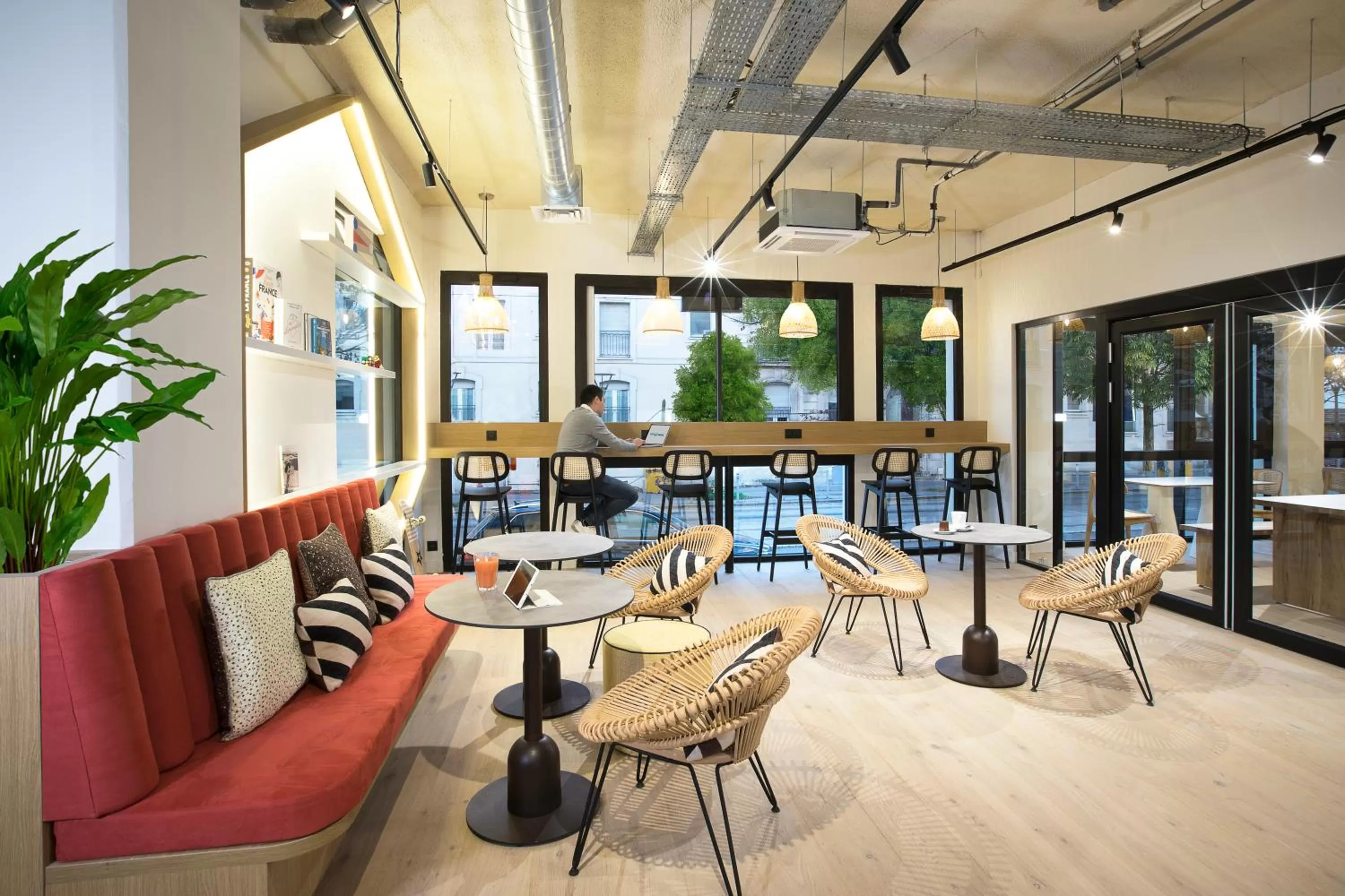 Seating area in Hôtel Life Bordeaux Gare - BG