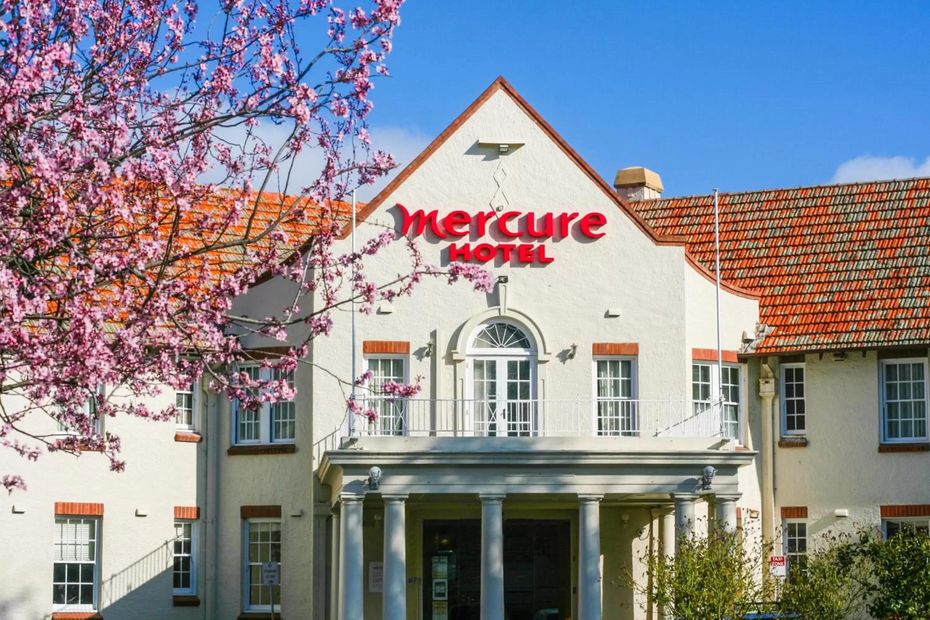 Facade/entrance, Property Building in Mercure Canberra