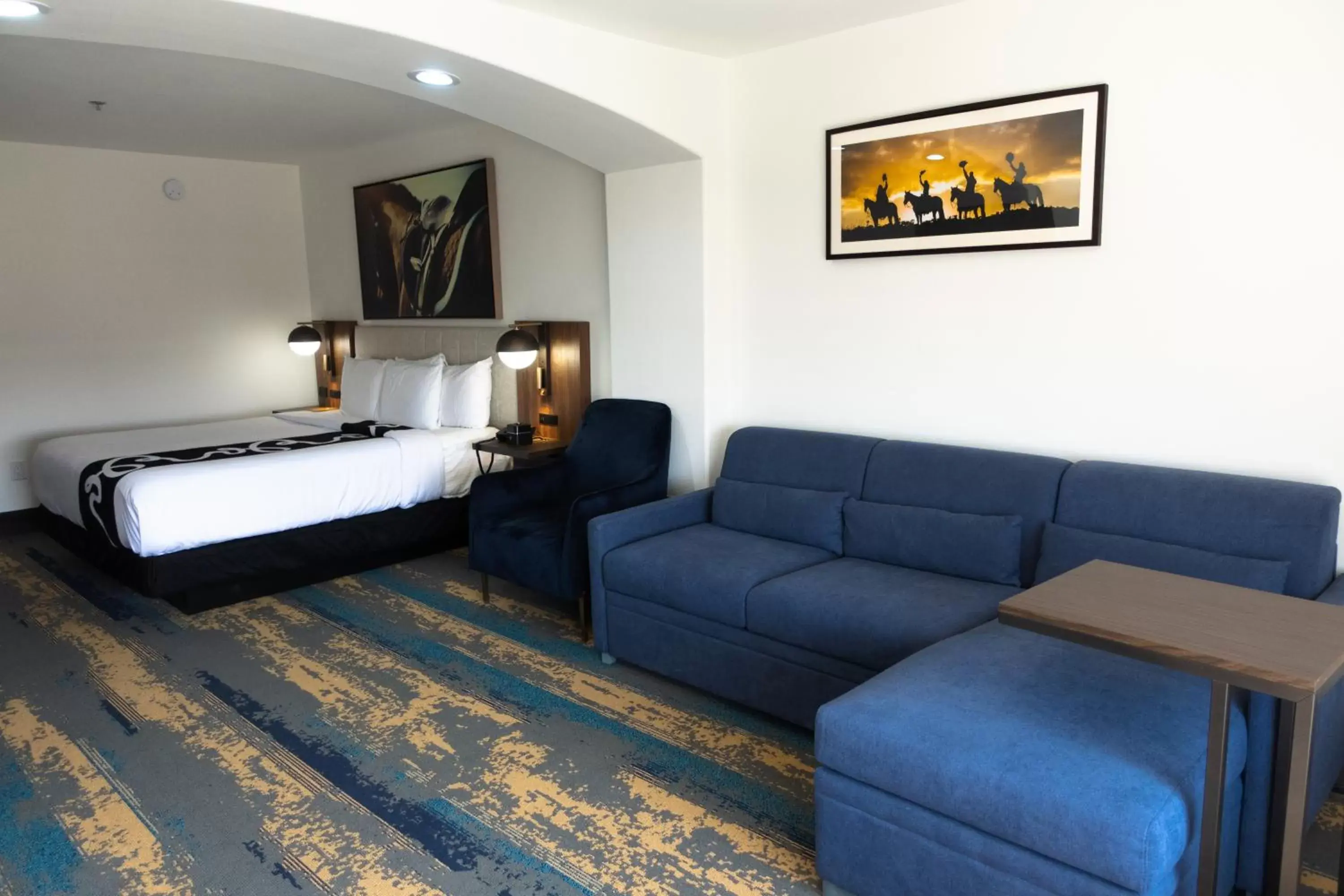 Seating Area in La Quinta Inn & Suites by Wyndham Pharr RGV Medical Center