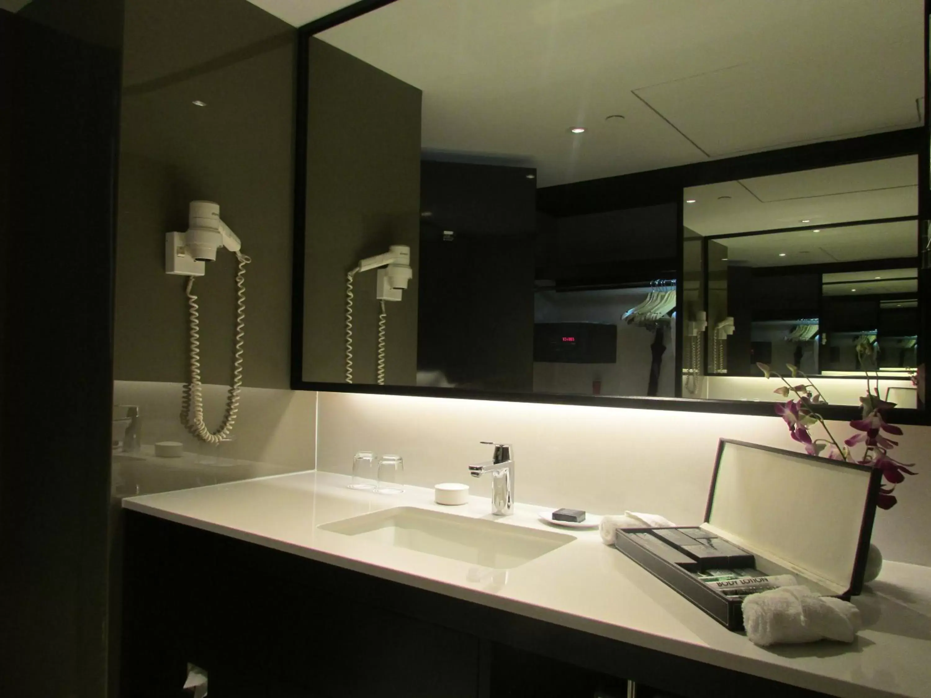 Bathroom in Concorde Hotel Singapore