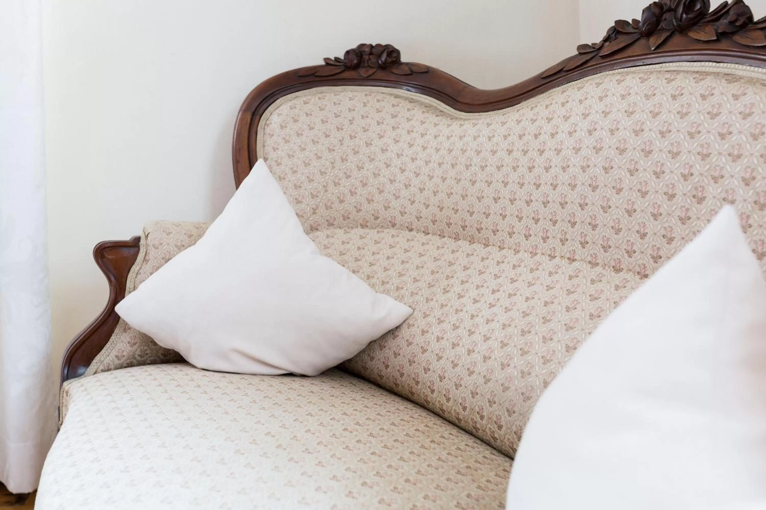 Decorative detail, Bed in Hotel Löwen-Weinstube