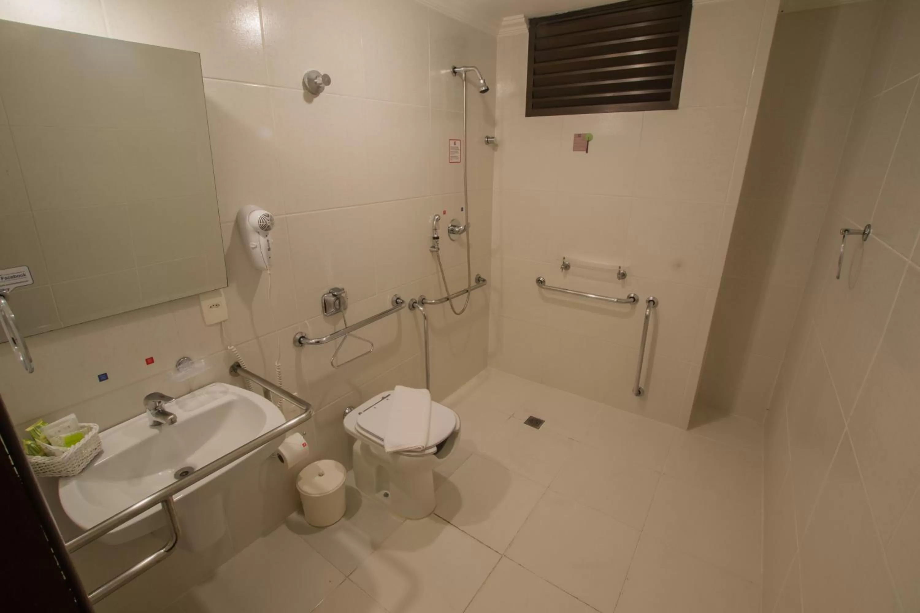 Shower in SJ Executive - San Juan Curitiba