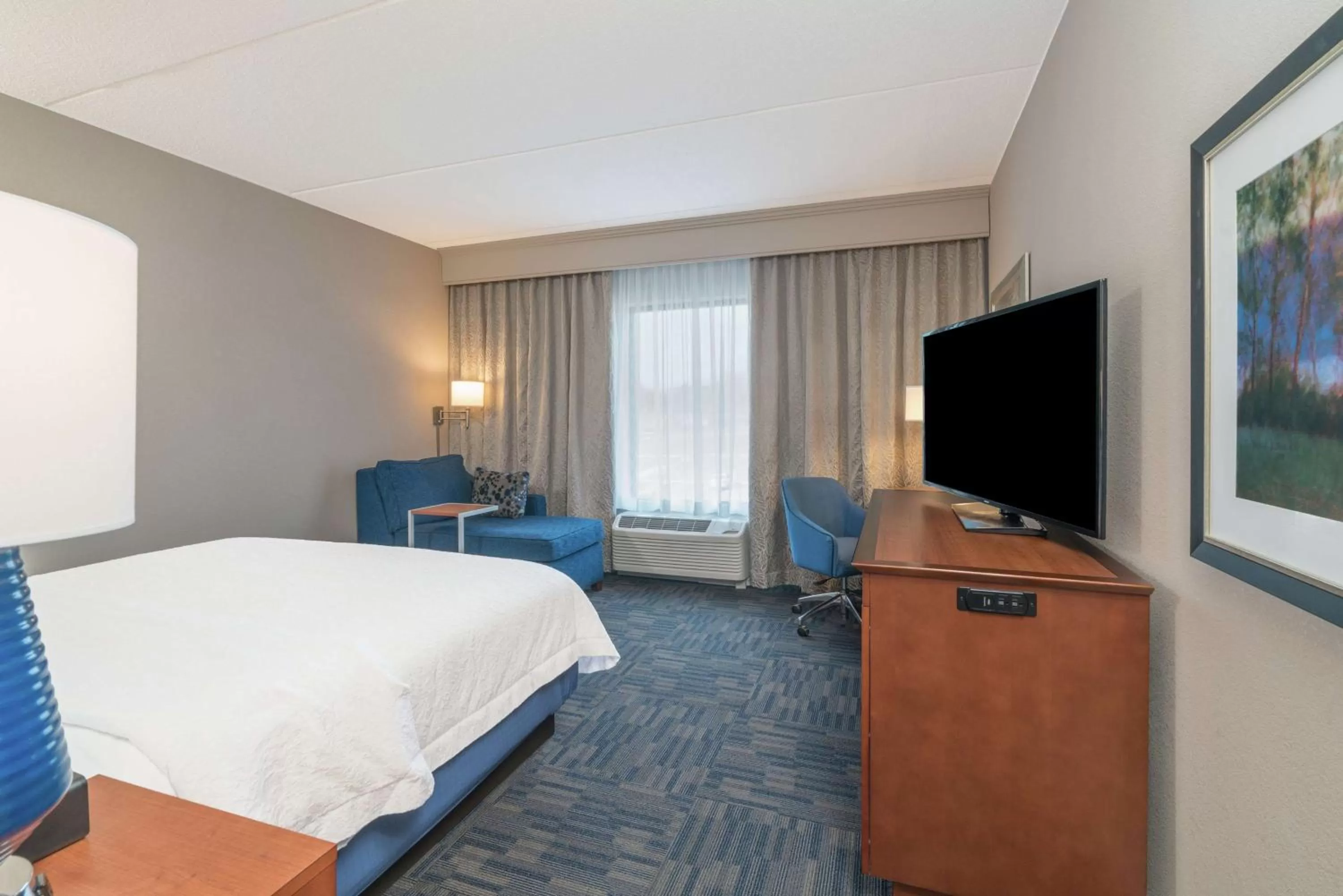 Bedroom, Bed in Hampton Inn & Suites Newburgh Stewart Airport, NY