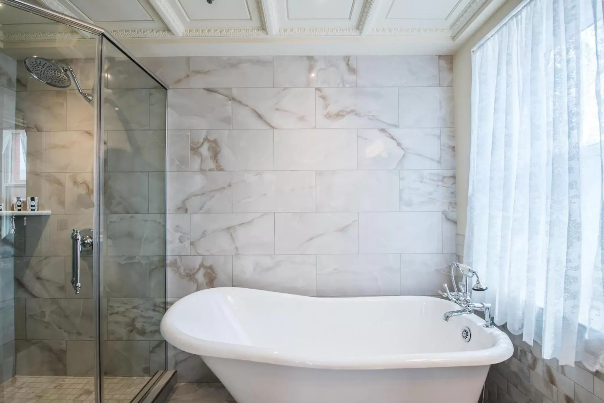 Bath, Bathroom in The Pollard Hotel