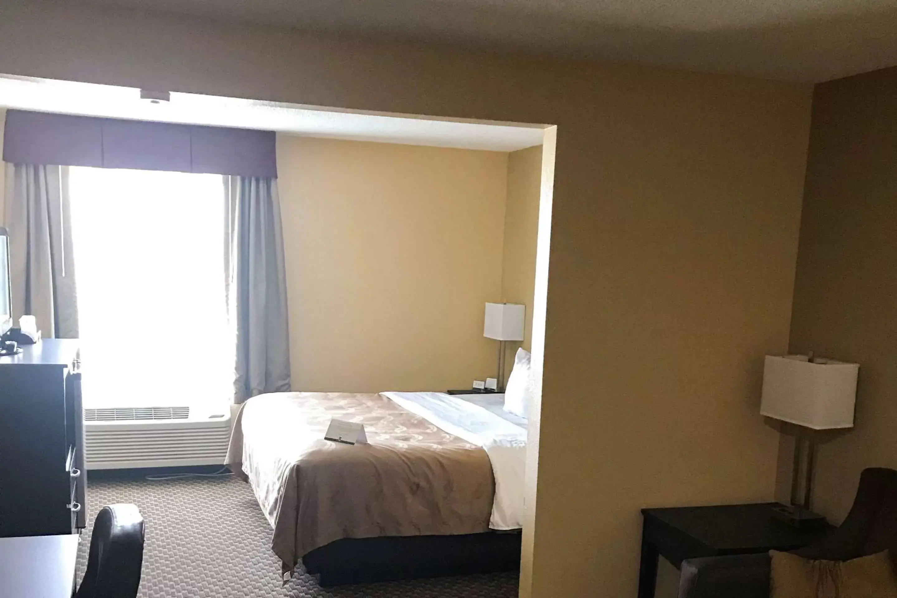 Photo of the whole room, Bed in Quality Inn & Suites Mendota near I-39