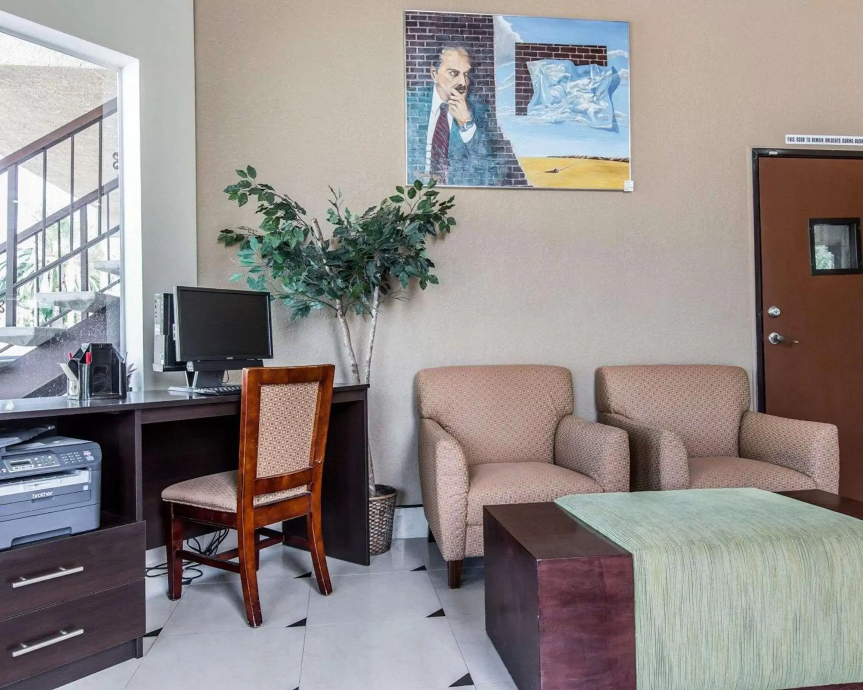Lobby or reception, TV/Entertainment Center in Econo Lodge Inn & Suites Fallbrook Downtown