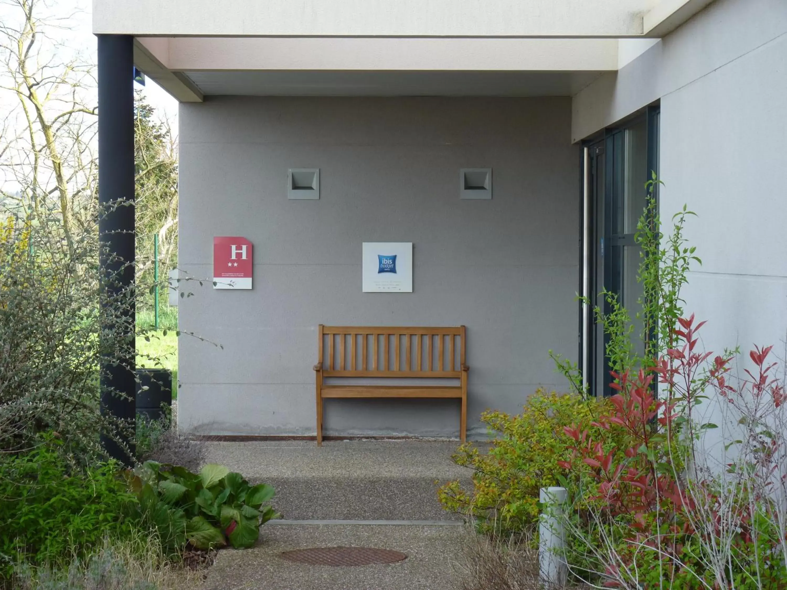 Facade/entrance in Ibis Budget Roanne Hôtel