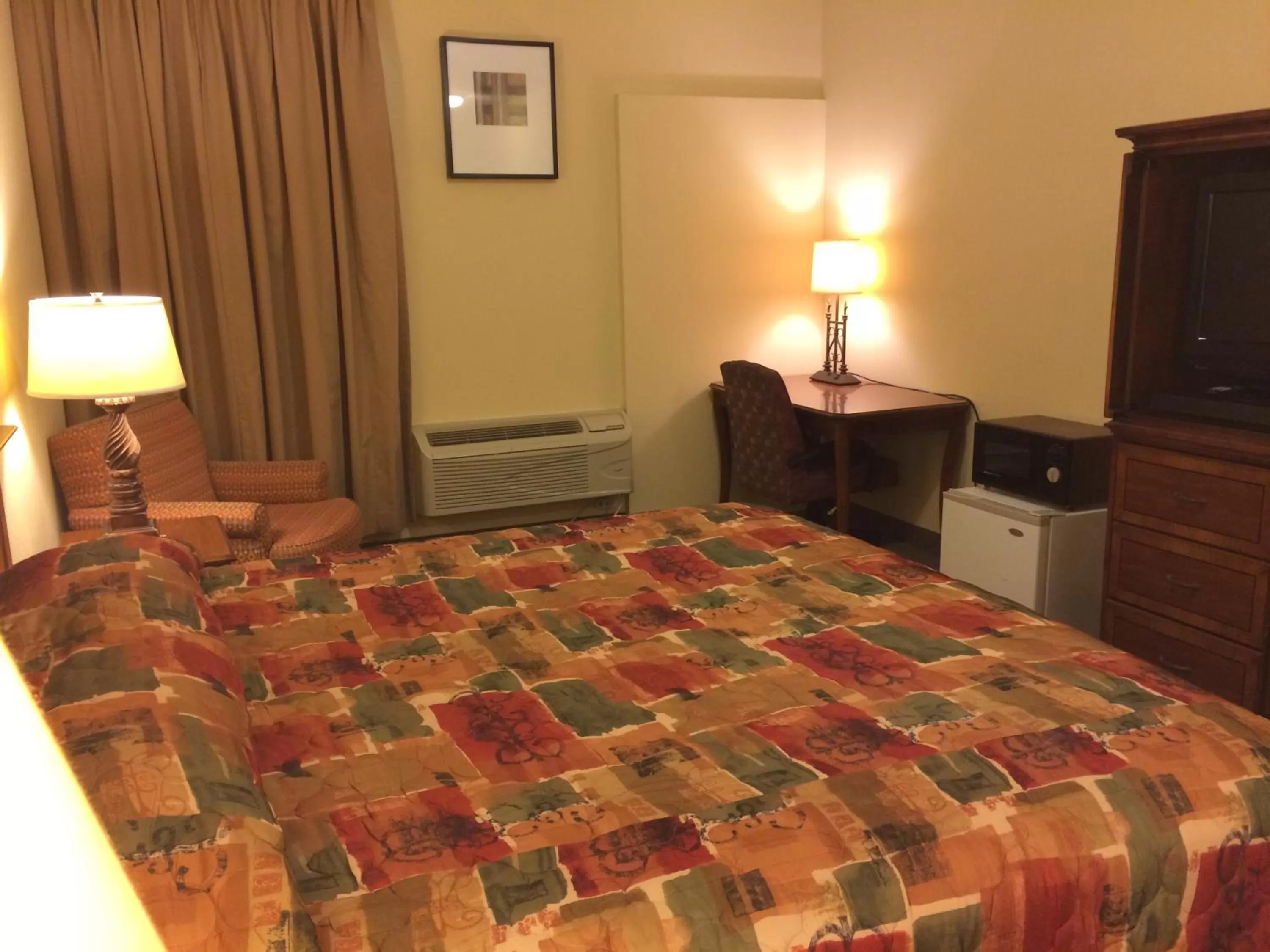 Photo of the whole room, Bed in Country Regency Inn & Suites