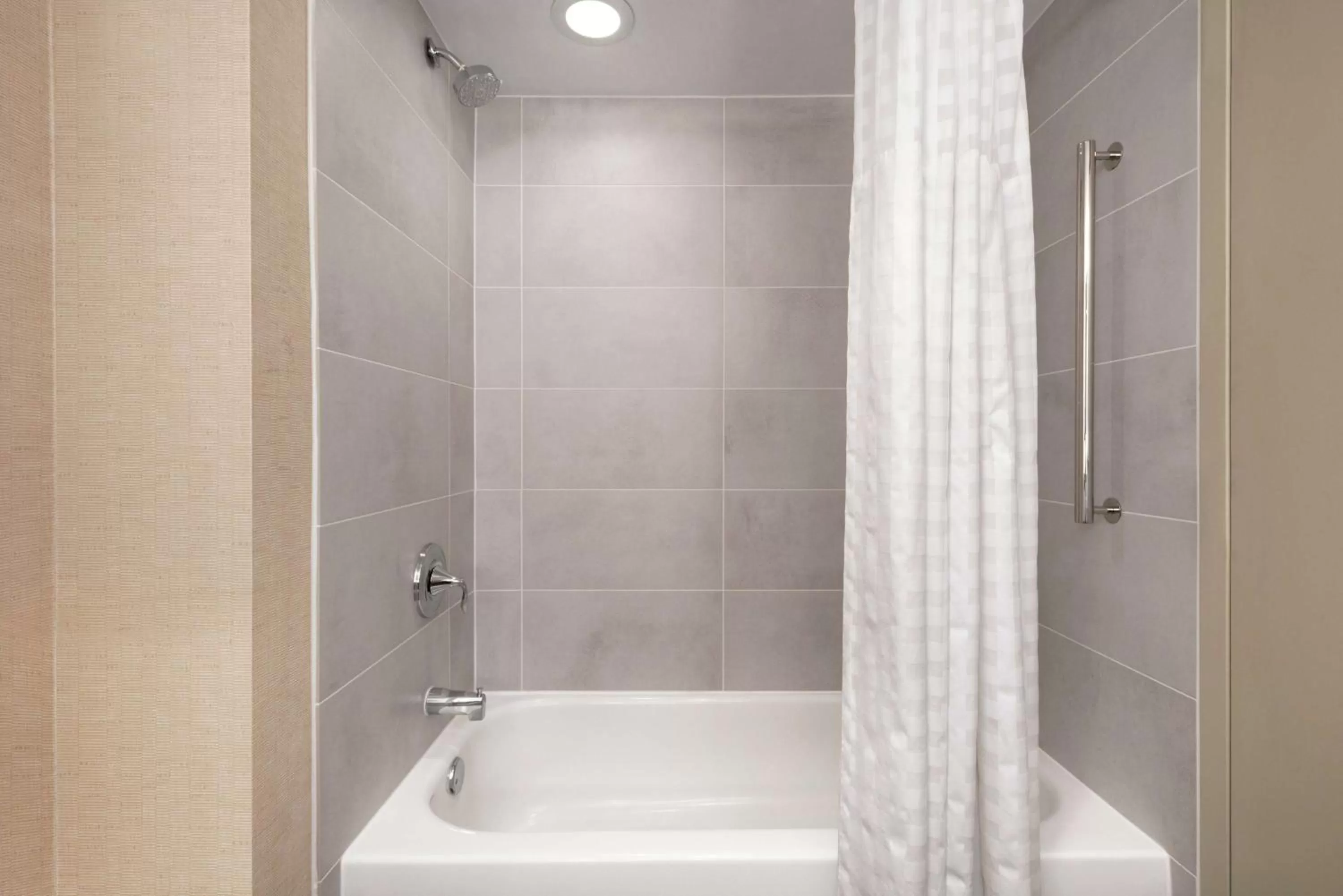 Bathroom in Embassy Suites by Hilton Cleveland Rockside