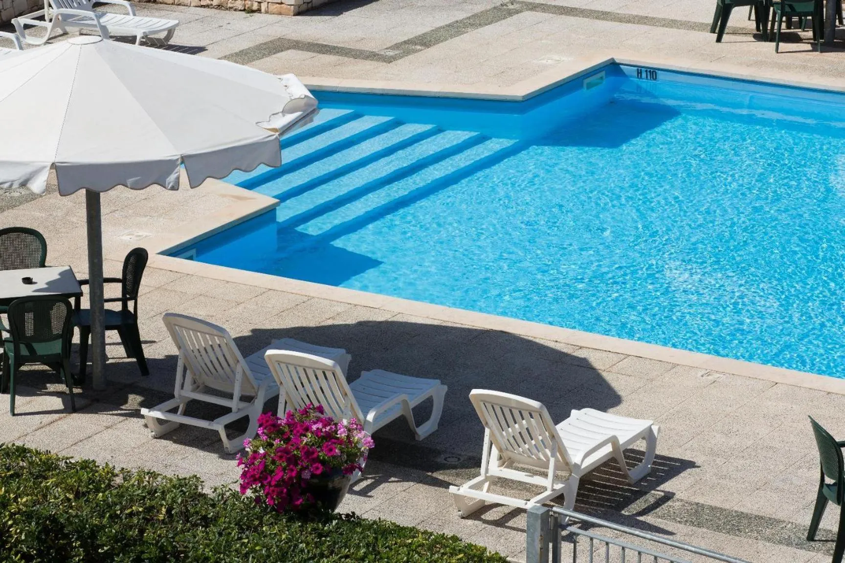 Swimming pool in Hotel Ramapendula