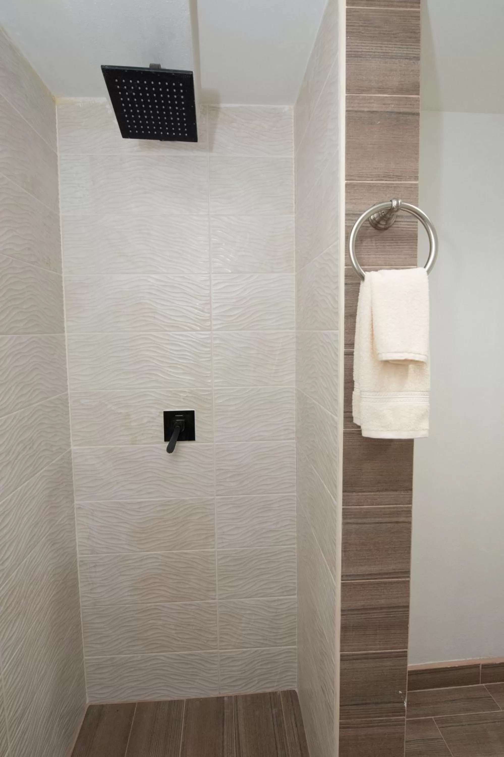 Shower in La Casa de Paz Hotel