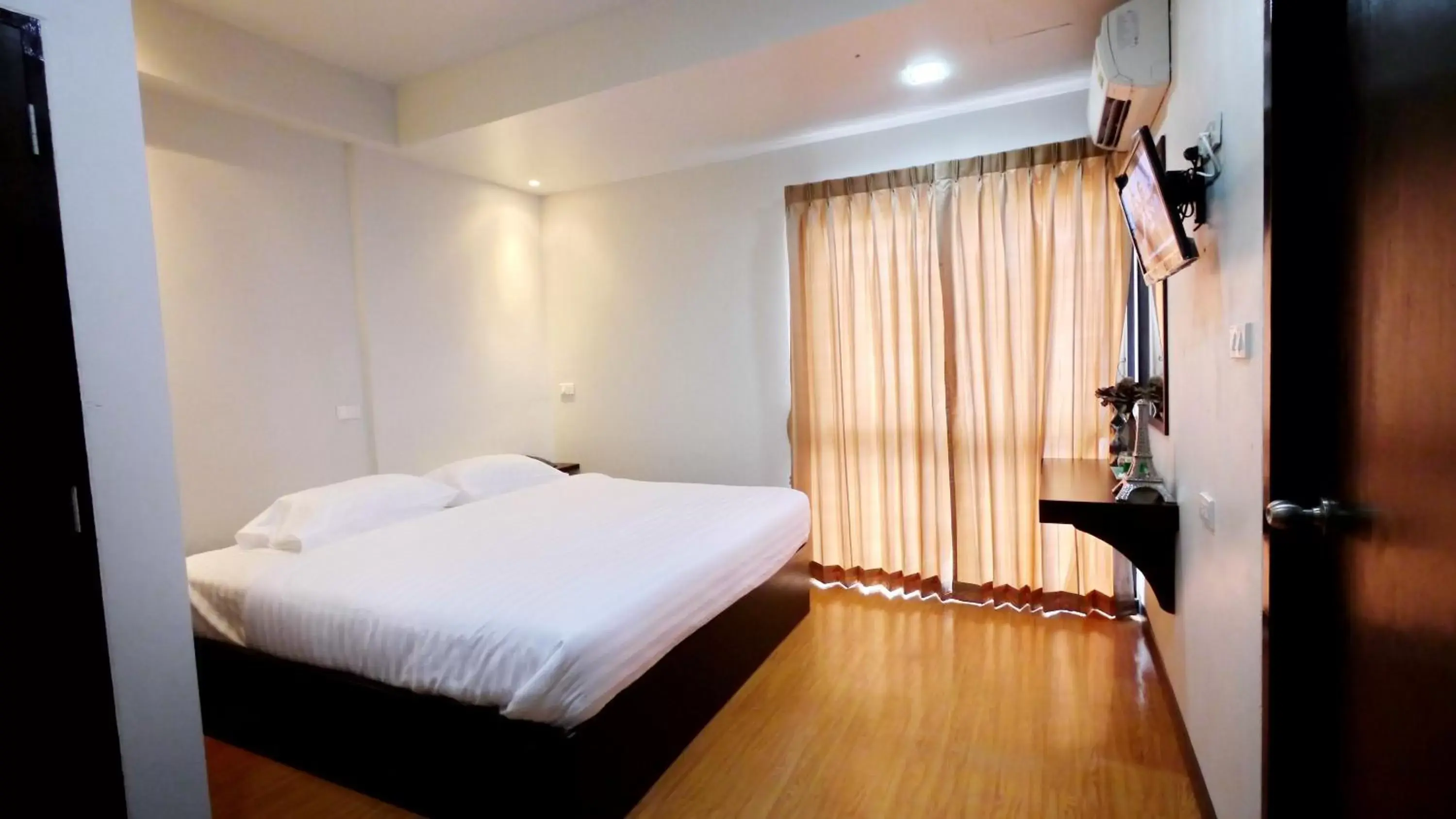 Bed in Basic Line Hotel @ Loikroh Bed in Basic Line Hotel @ Loikroh