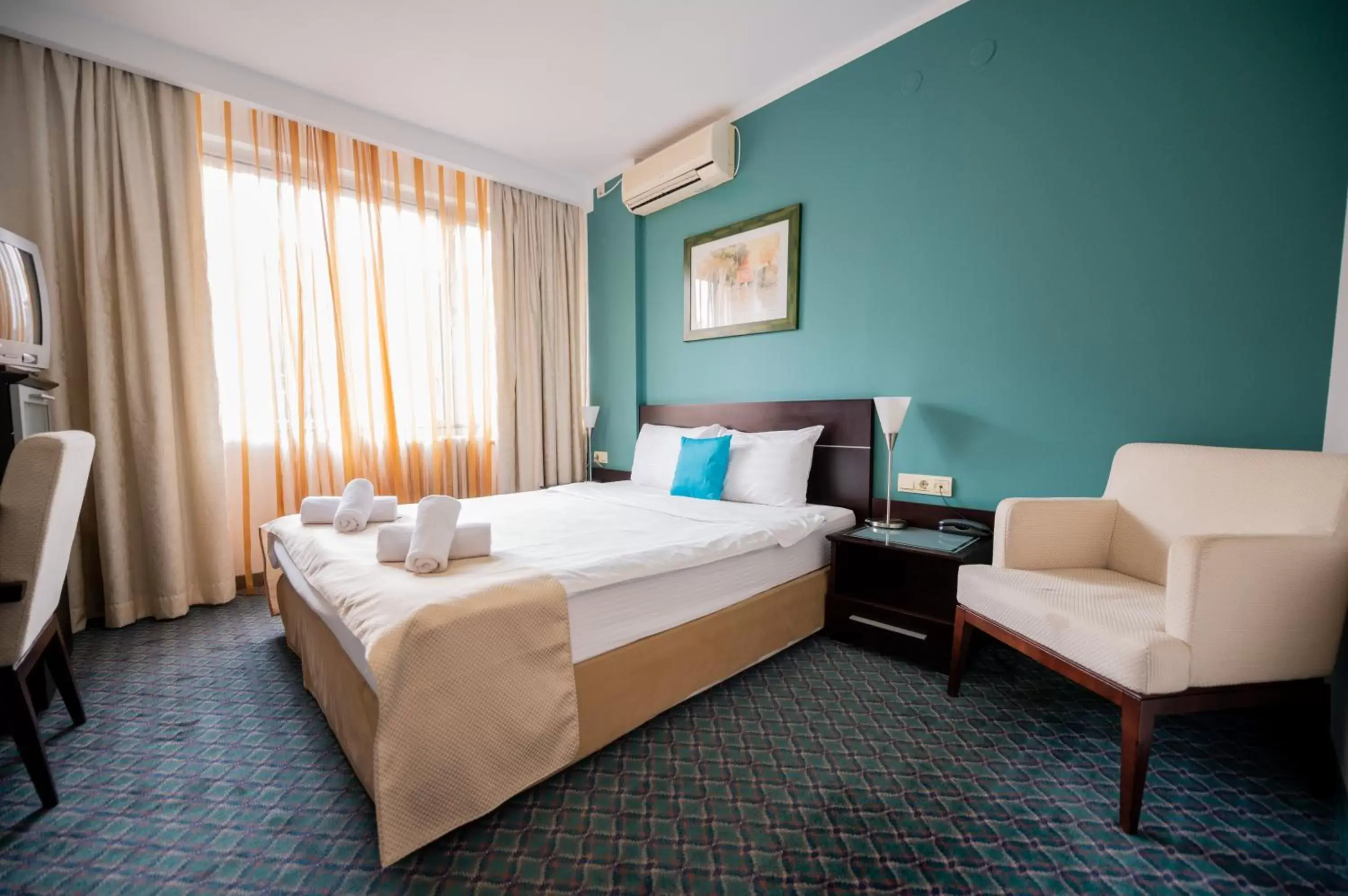 TV and multimedia, Bed in Hotel Sumadija