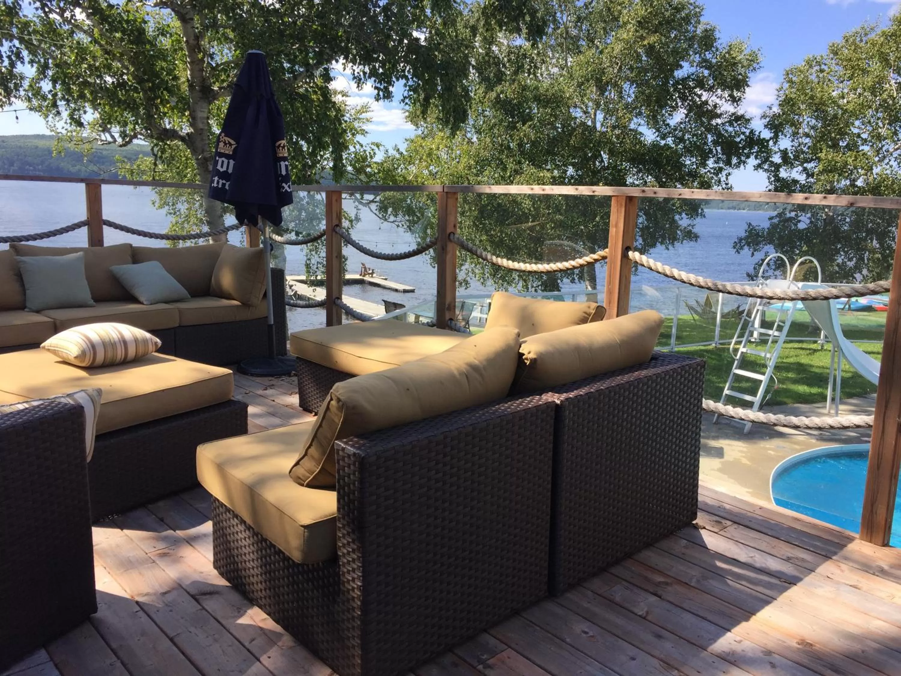 Auberge et Chalets sur le Lac