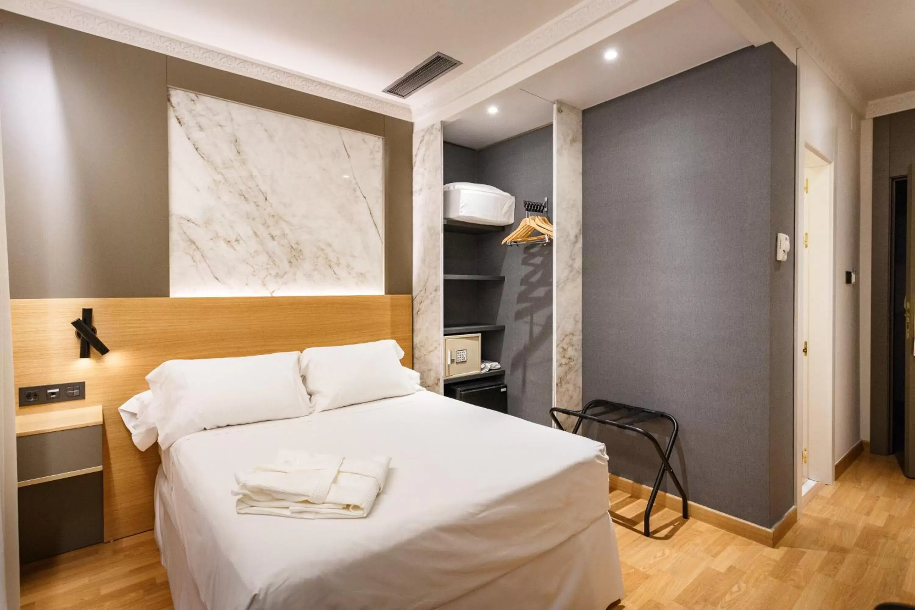 Bed in Hotel Dauro Premier