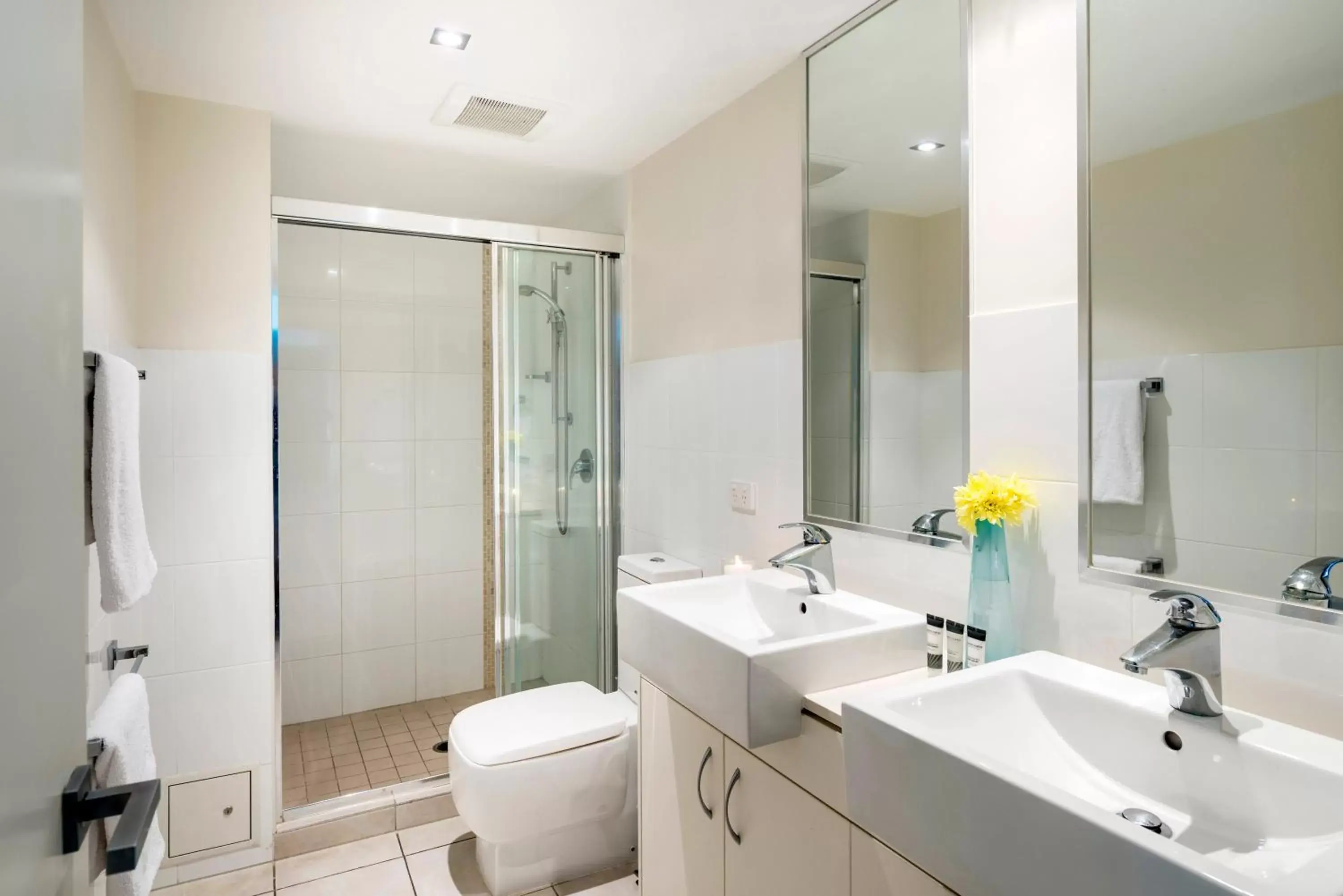 Toilet, Bathroom in Oaks Ipswich Aspire Suites